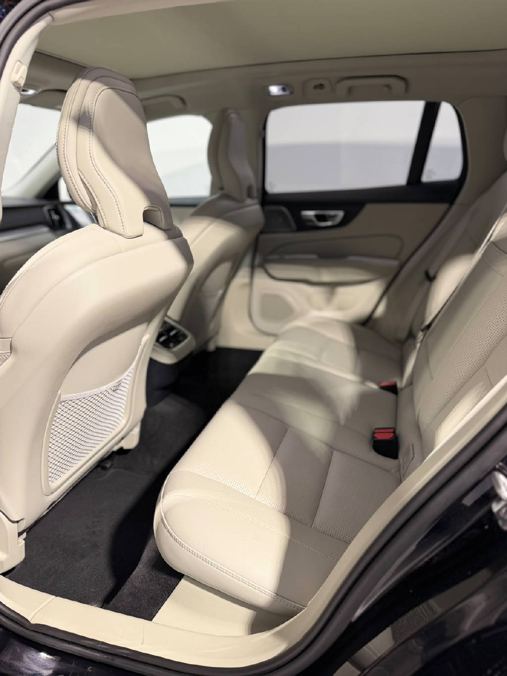 VOLVO V60 2.0 T6 Inscription AWD-image-8