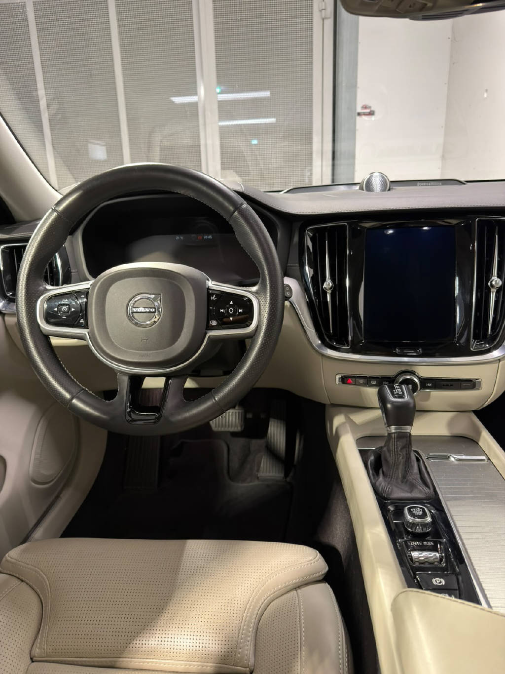 VOLVO V60 2.0 T6 Inscription AWD-image-6