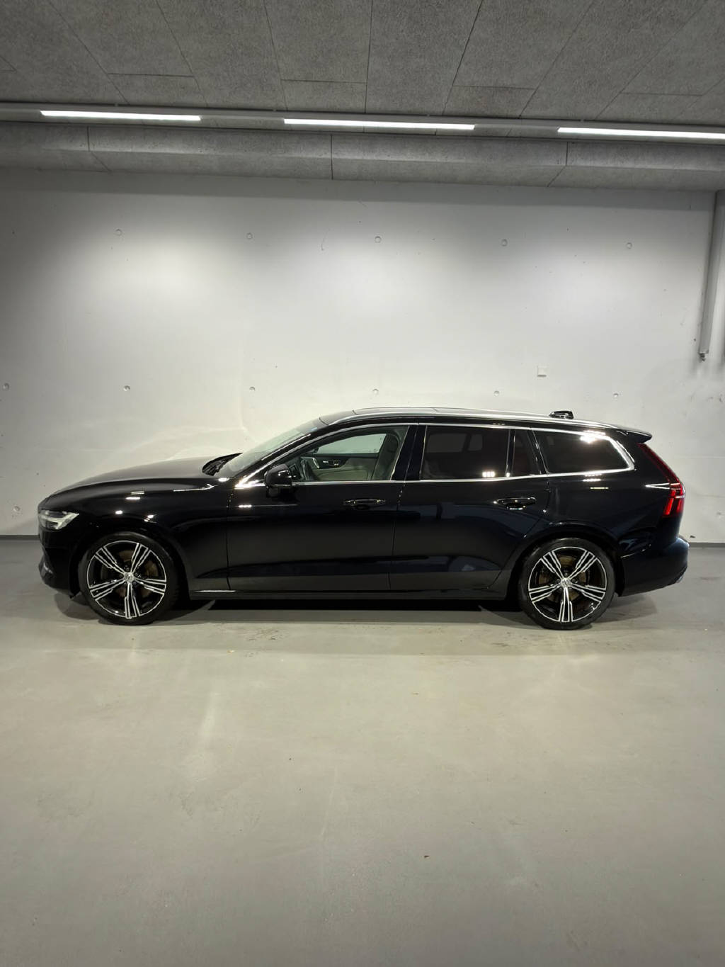 VOLVO V60 2.0 T6 Inscription AWD-image-2