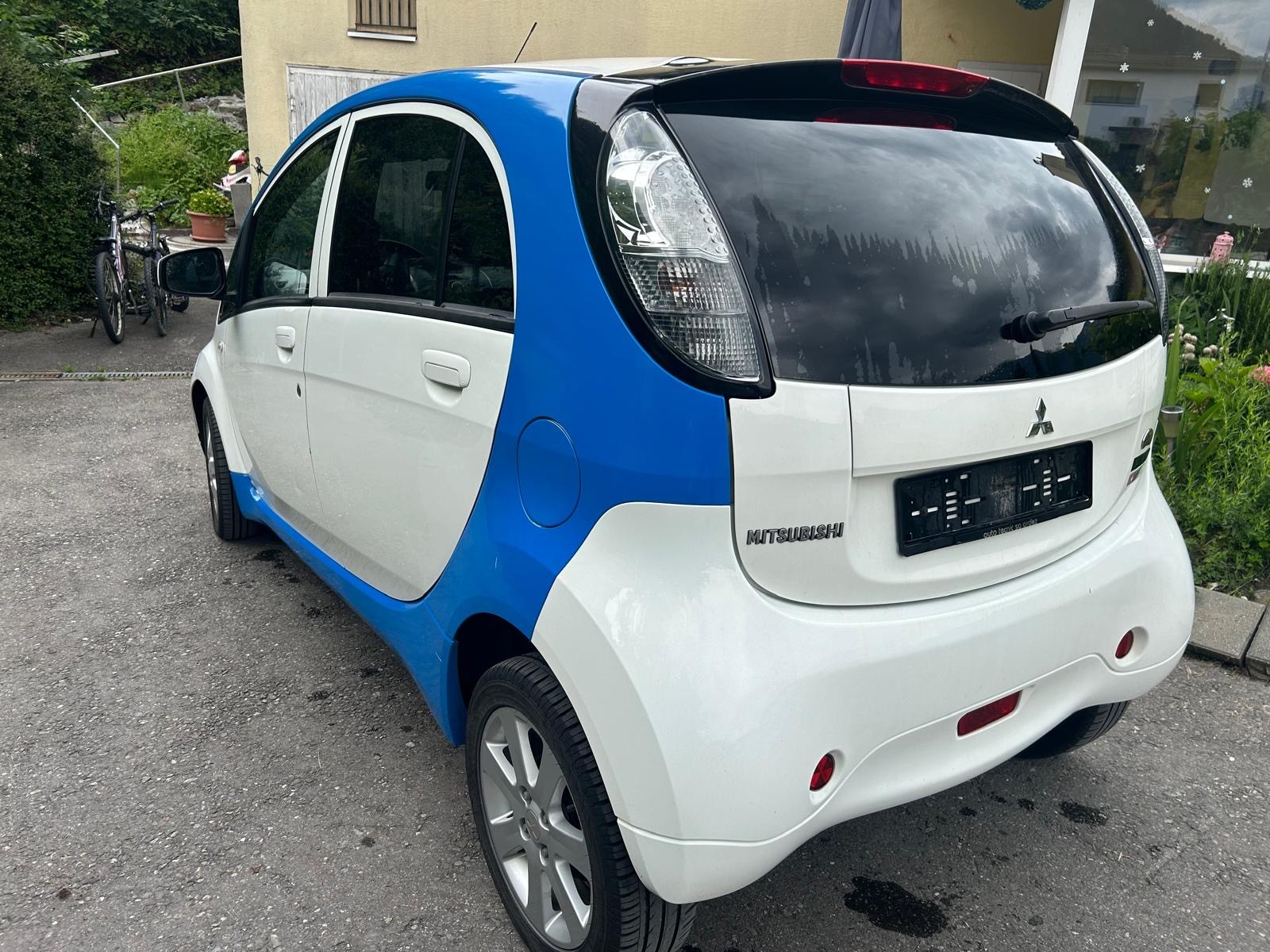 MITSUBISHI i MiEV-image-3