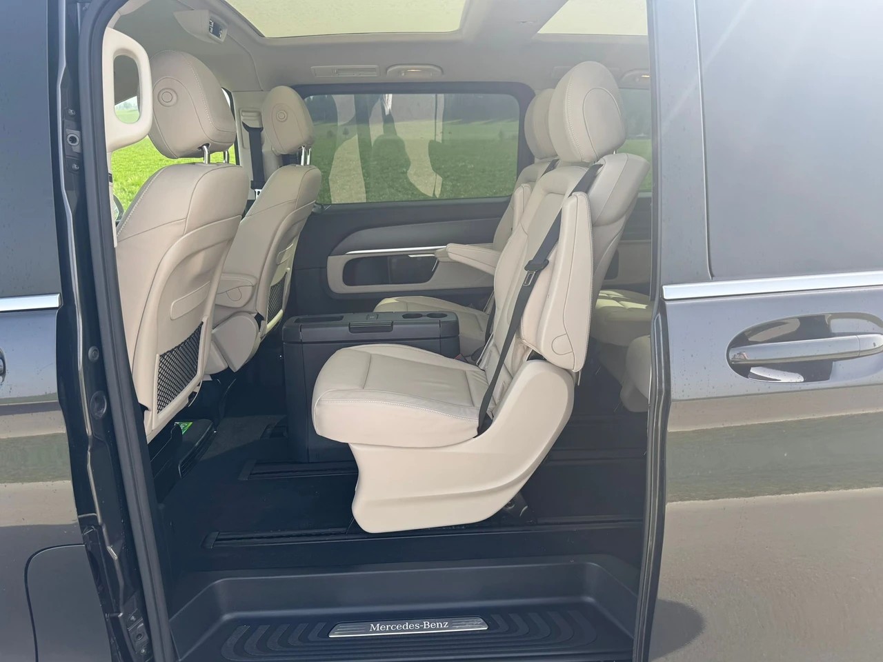MERCEDES-BENZ V 300 d lang Swiss Edition 4Matic 9G-Tronic AMG Line-image-8
