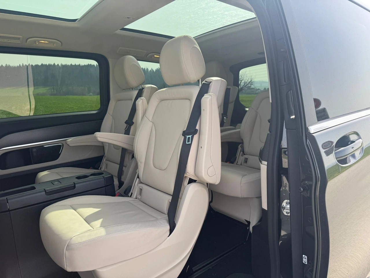 MERCEDES-BENZ V 300 d lang Swiss Edition 4Matic 9G-Tronic AMG Line-image-9