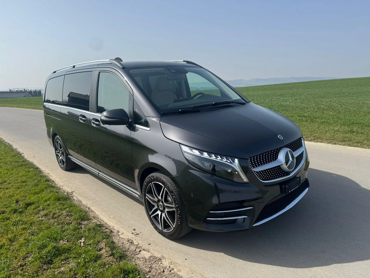 MERCEDES-BENZ V 300 d lang Swiss Edition 4Matic 9G-Tronic AMG Line-image-1