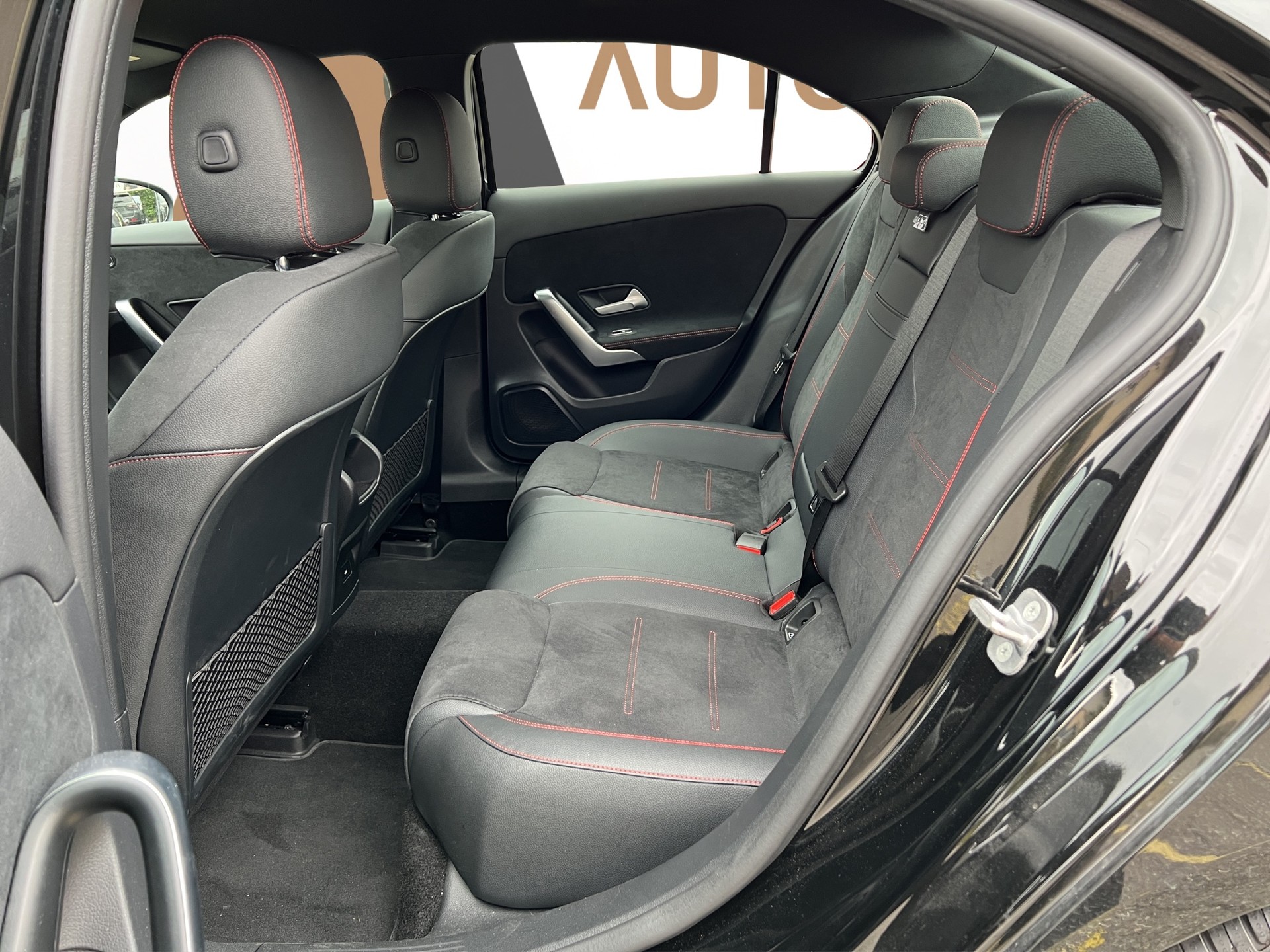 MERCEDES-BENZ A 250 AMG Line 4 Matic Limousine-image-16