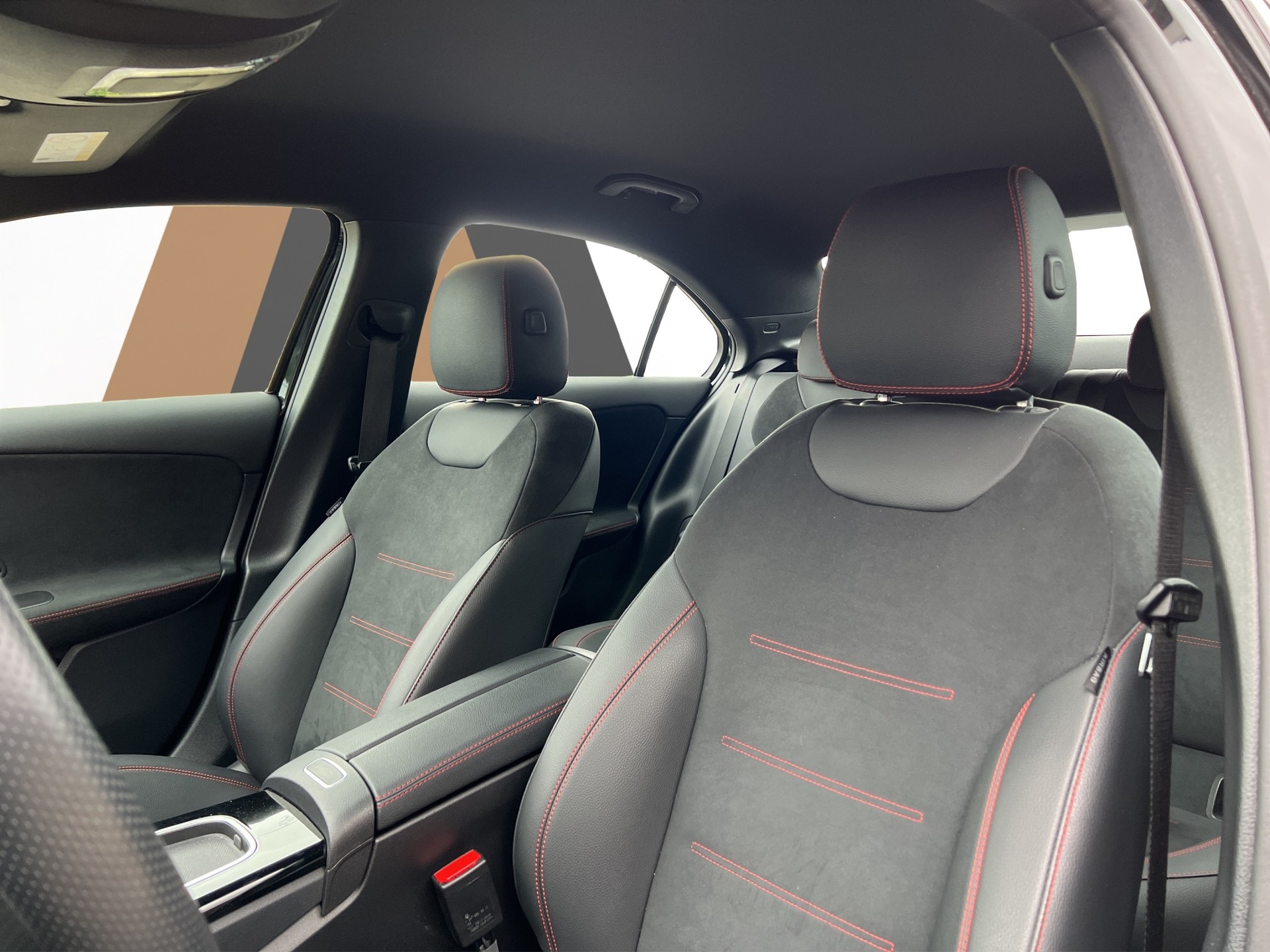 MERCEDES-BENZ A 250 AMG Line 4 Matic Limousine-image-25