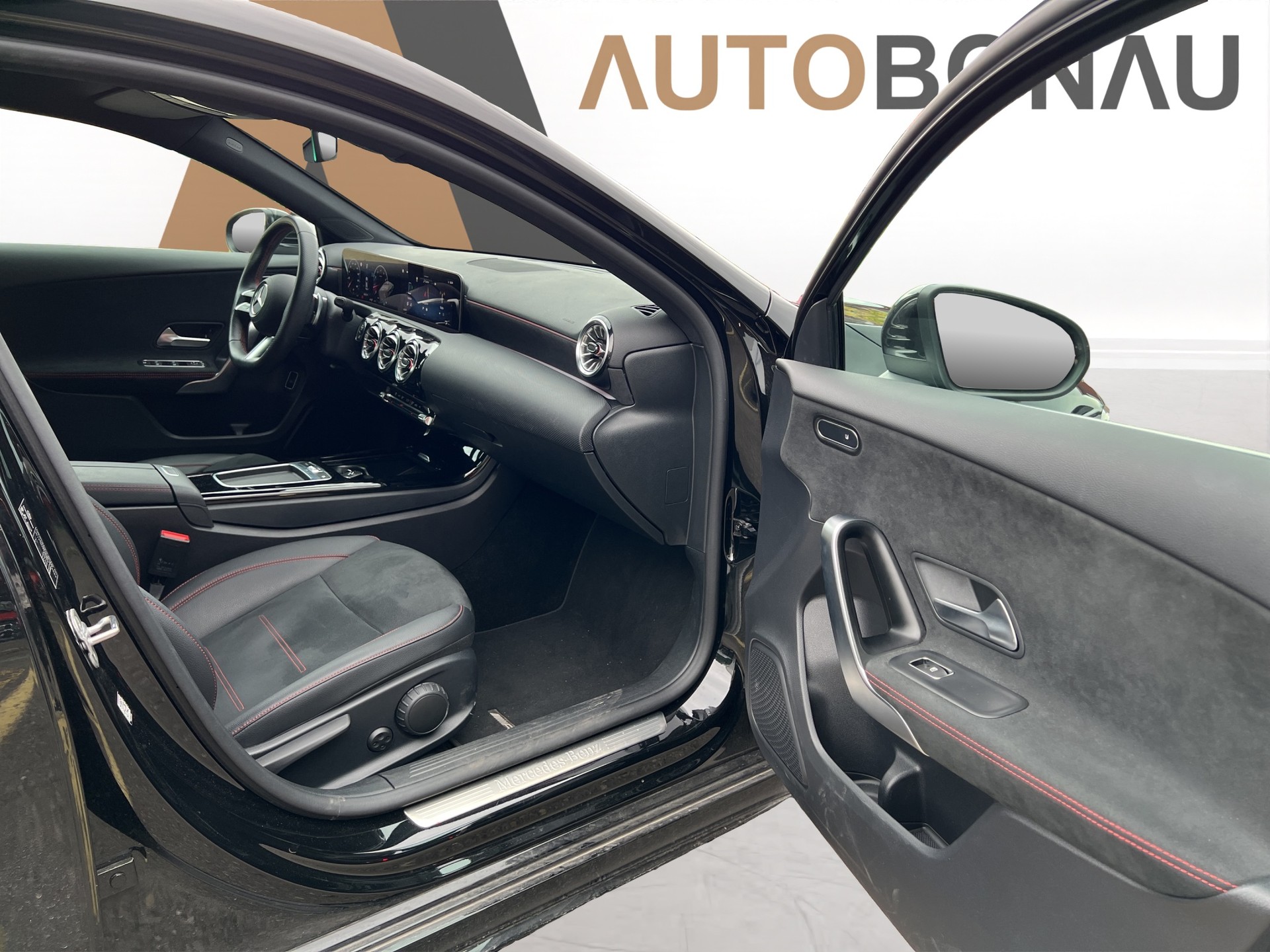 MERCEDES-BENZ A 250 AMG Line 4 Matic Limousine-image-13