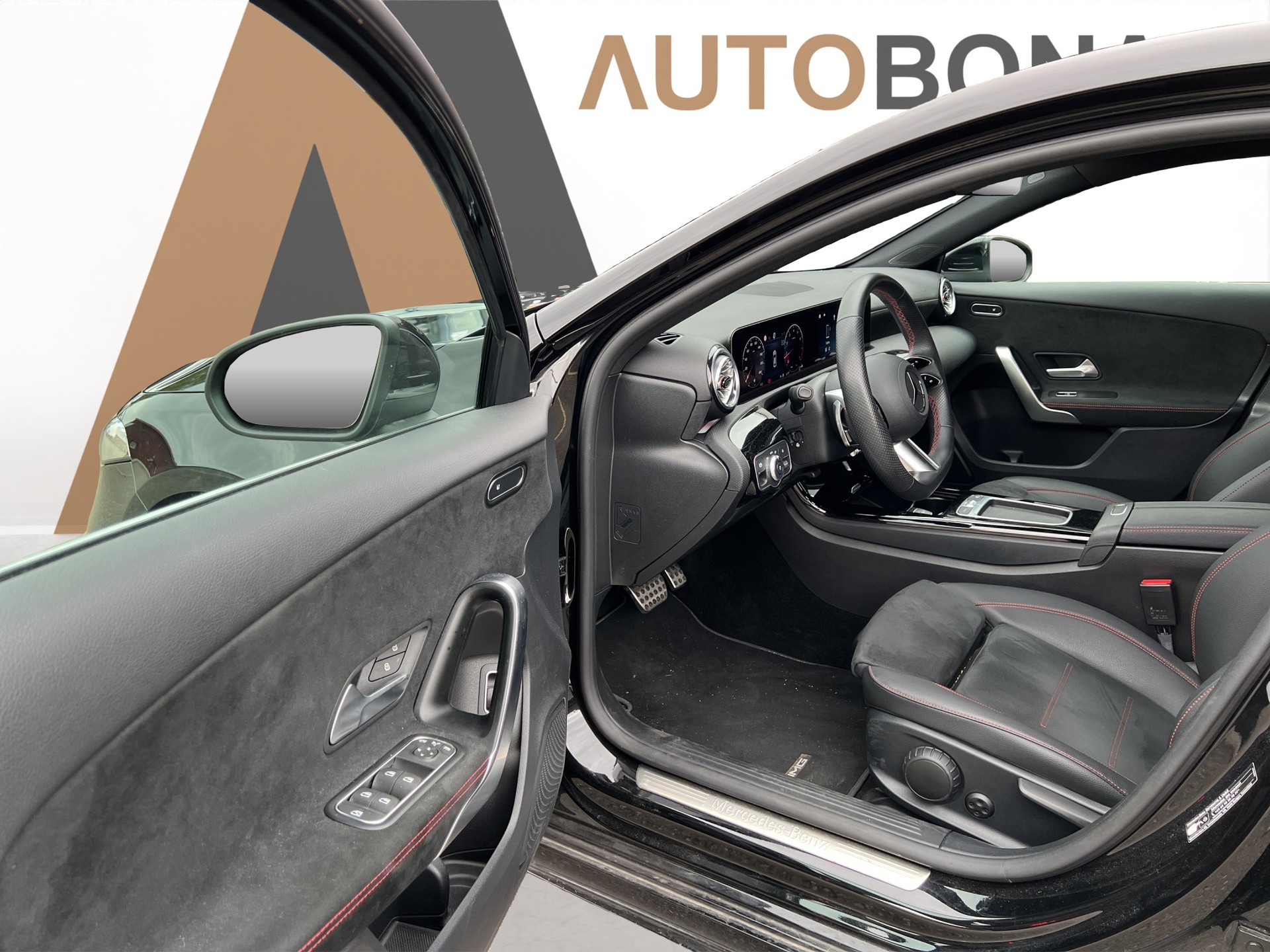 MERCEDES-BENZ A 250 AMG Line 4 Matic Limousine-image-9