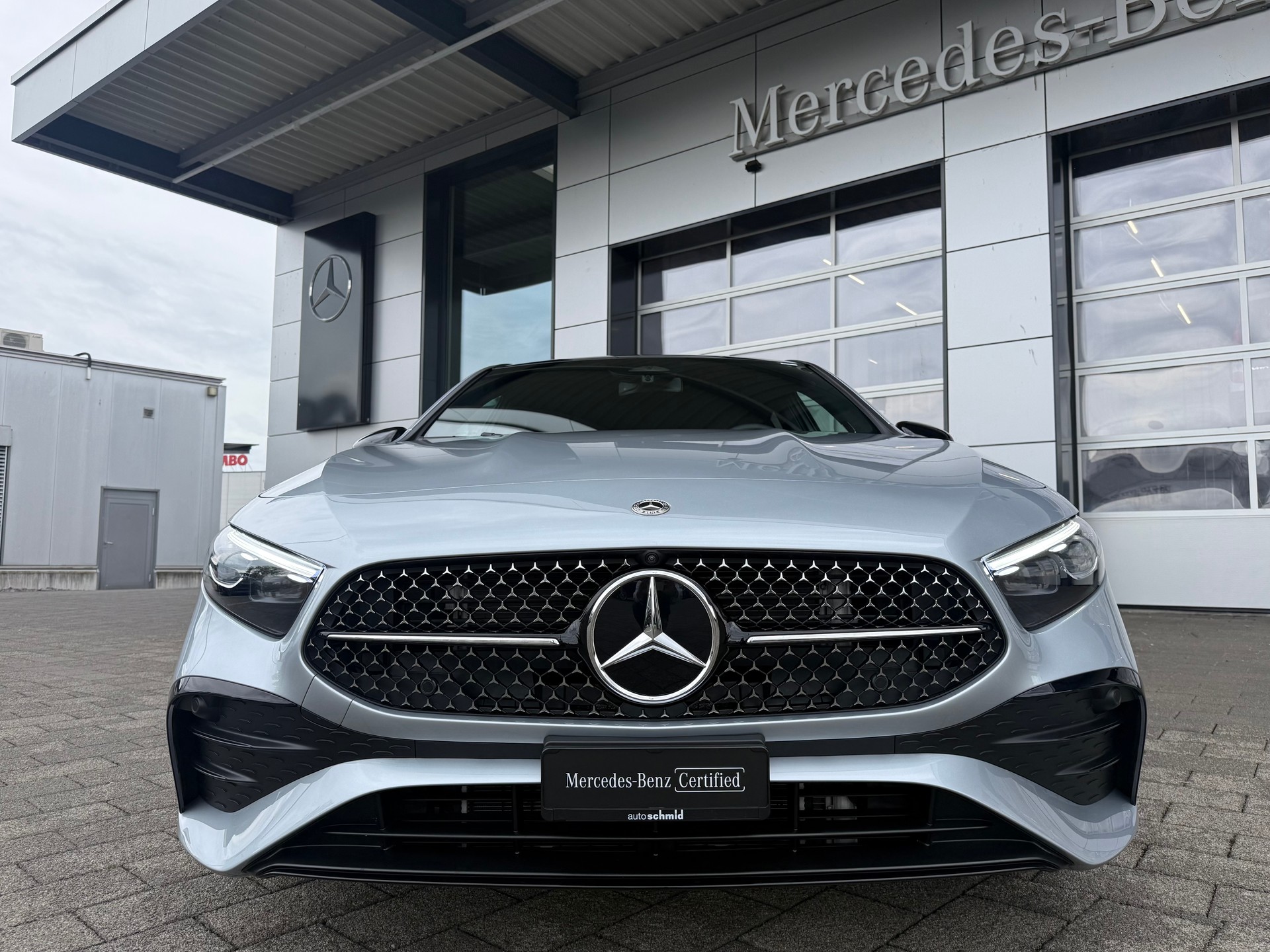 MERCEDES-BENZ A 200 AMG Line Night Star 7G-DCT-image-2