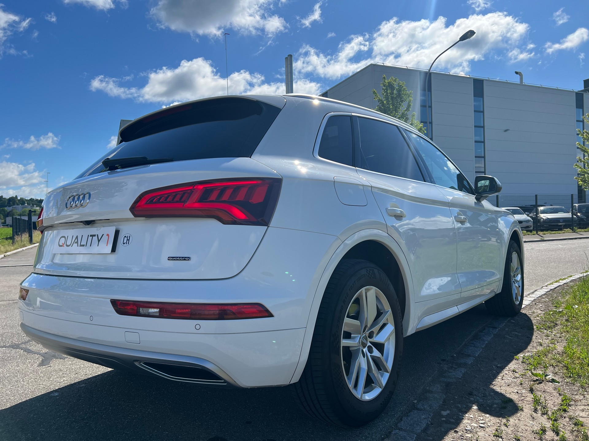 AUDI Q5 2.0 TDI sport quattro-image-6