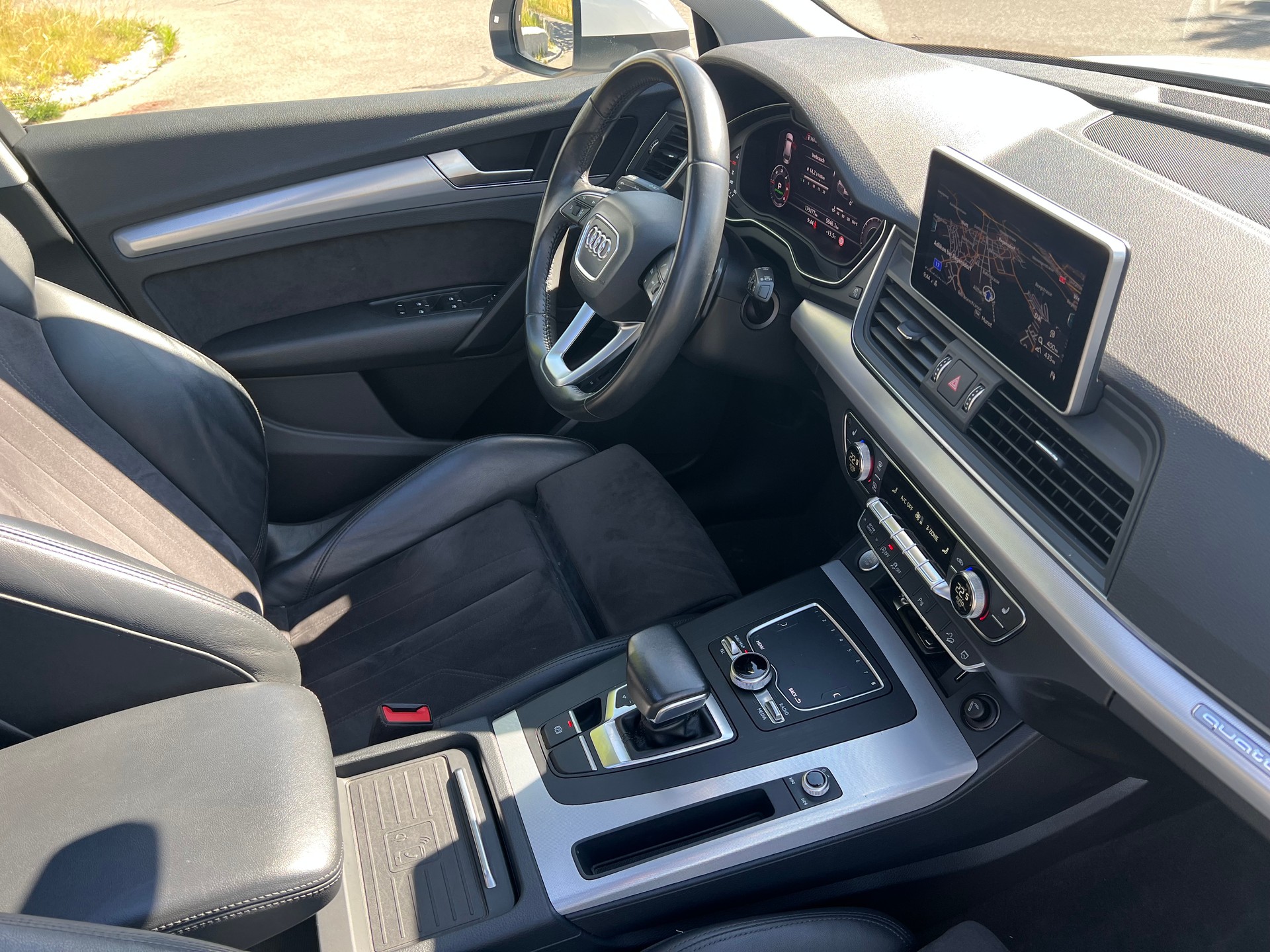 AUDI Q5 2.0 TDI sport quattro-image-13