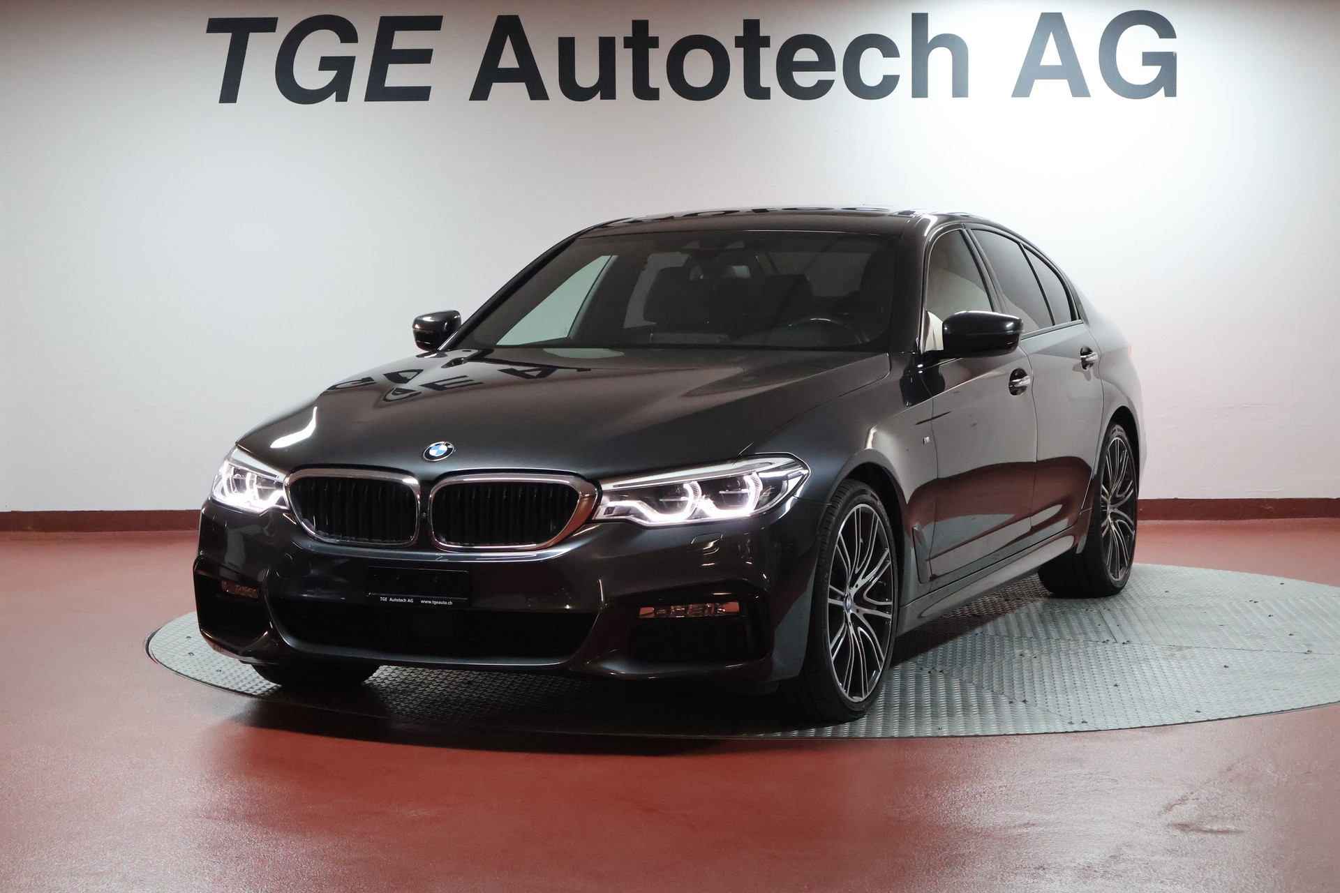 BMW 540d xDrive Steptronic M Sport-image-0