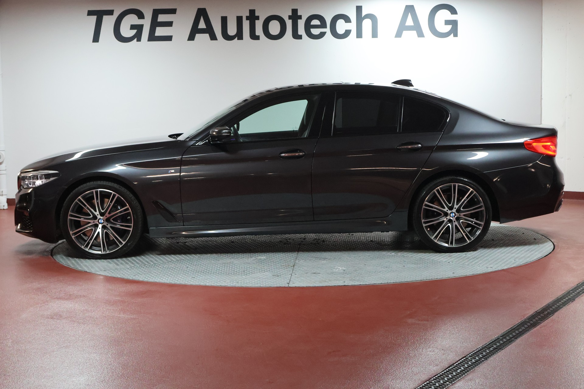 BMW 540d xDrive Steptronic M Sport-image-3