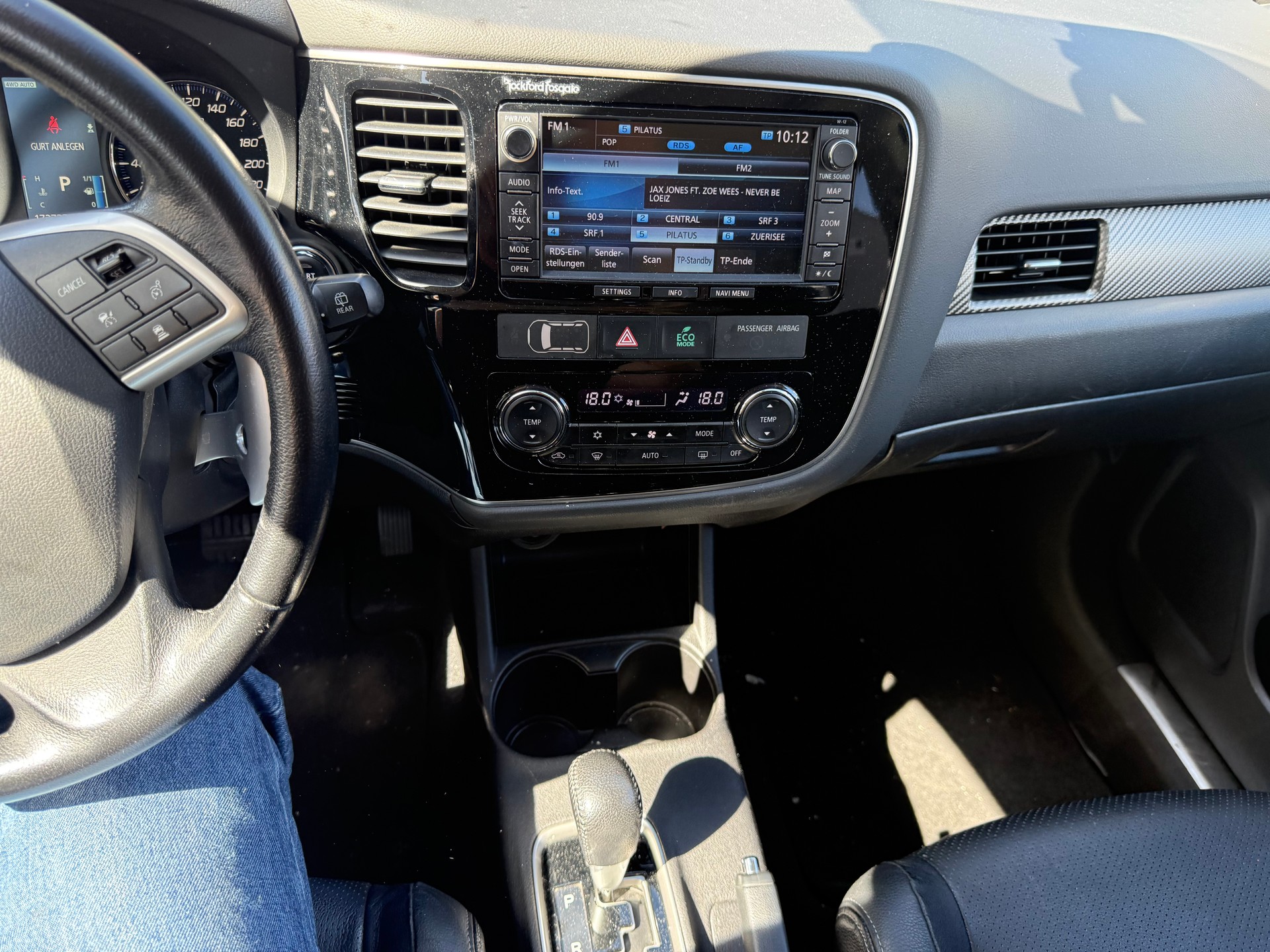 MITSUBISHI Outlander 2.2 DID Navigator Safety 4WD Automatic-image-6