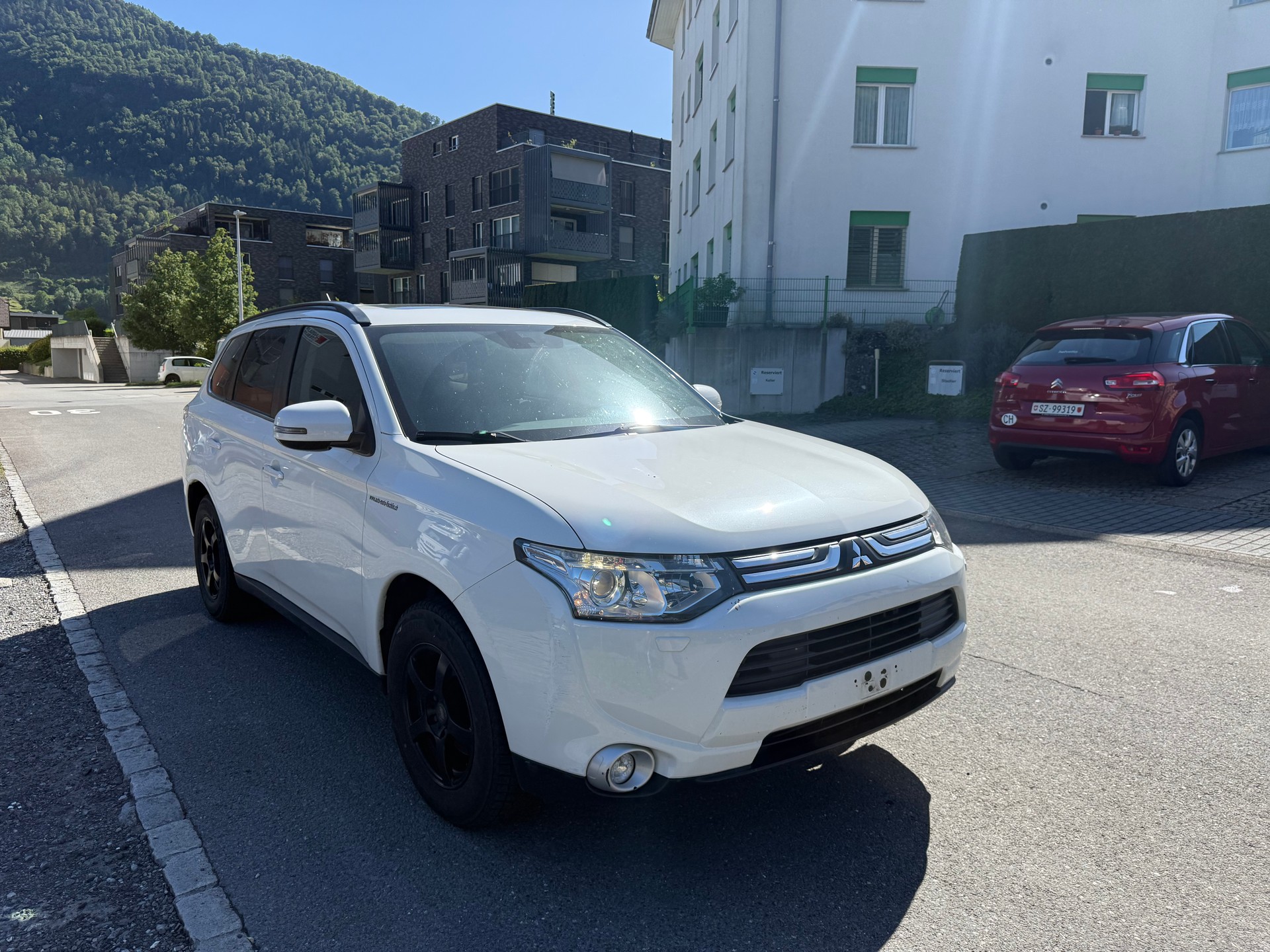 MITSUBISHI Outlander 2.2 DID Navigator Safety 4WD Automatic-image-0