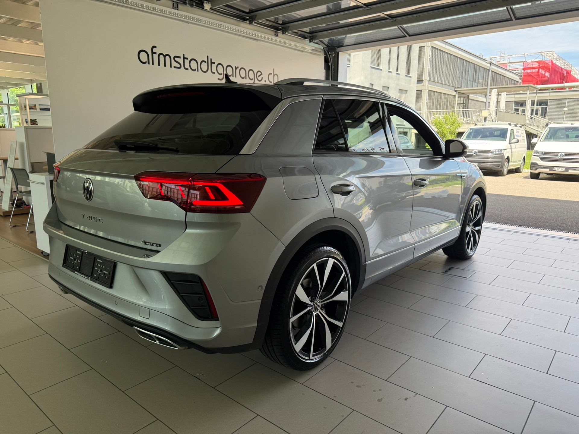 VW T-Roc 2.0 TSI R-Line DSG 4Motion-image-5