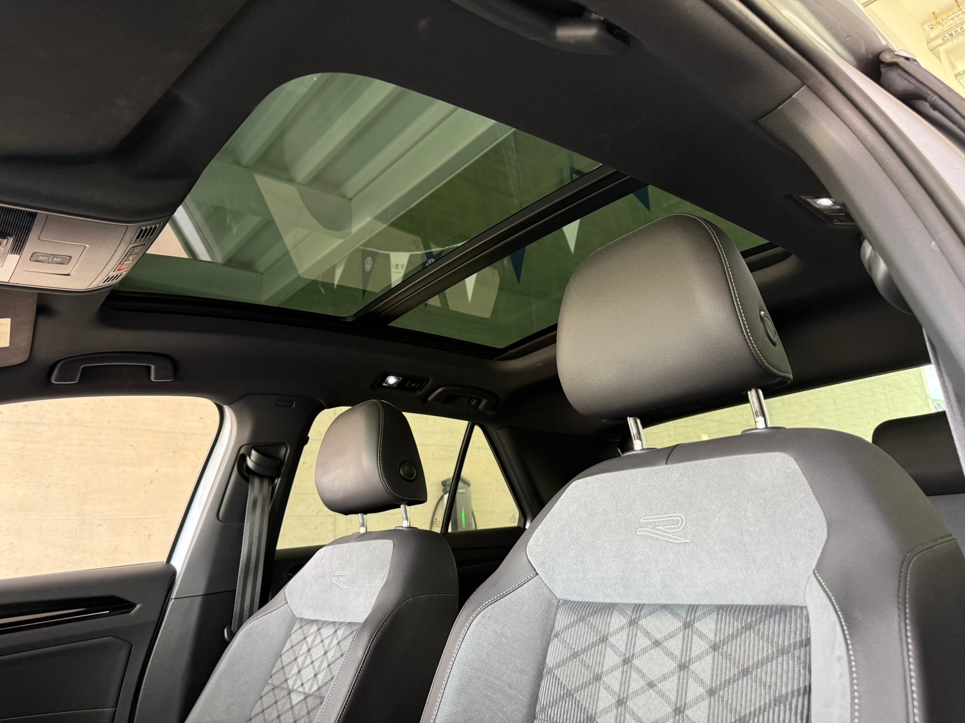 VW T-Roc 2.0 TSI R-Line DSG 4Motion-image-12