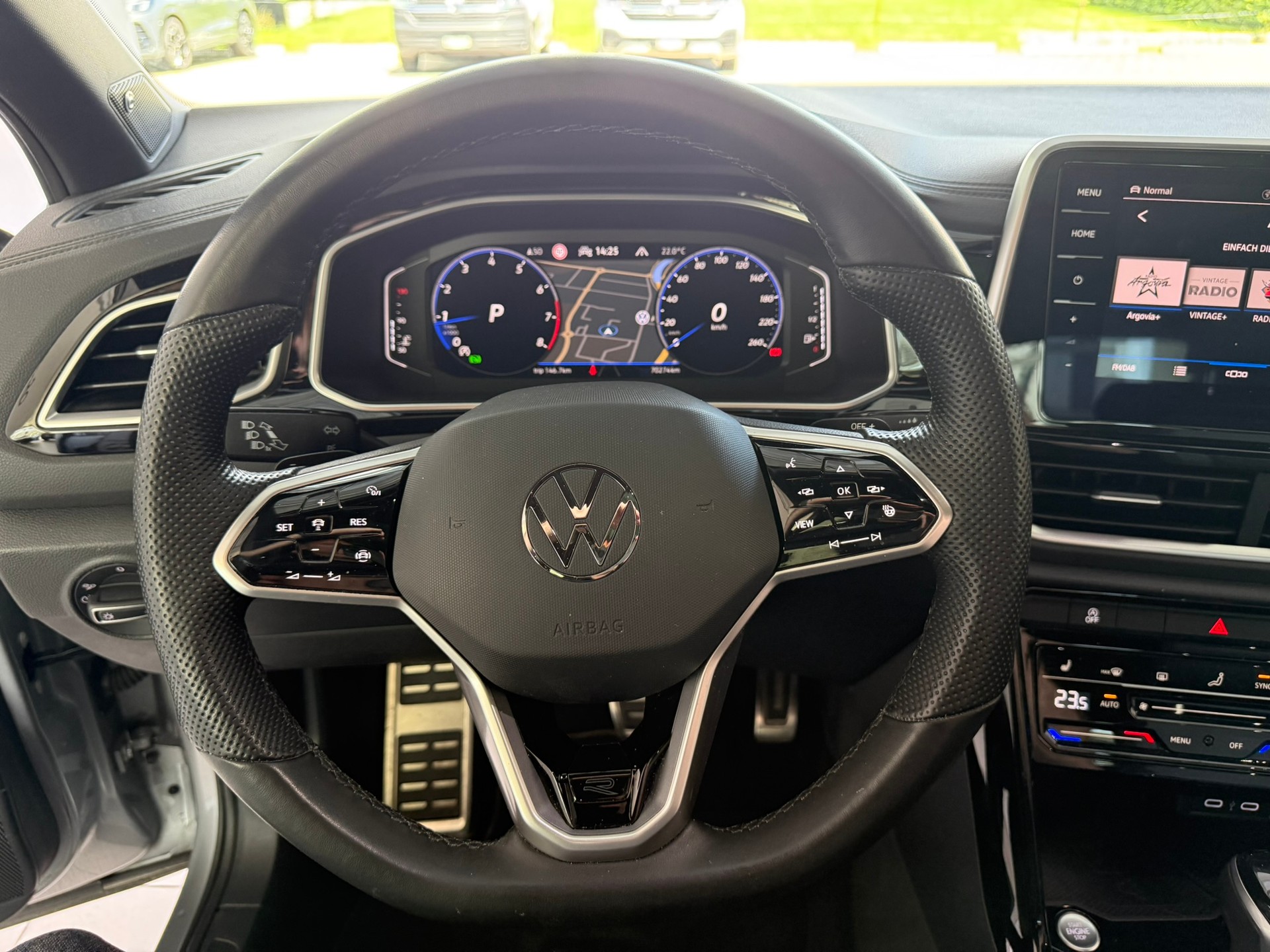 VW T-Roc 2.0 TSI R-Line DSG 4Motion-image-8