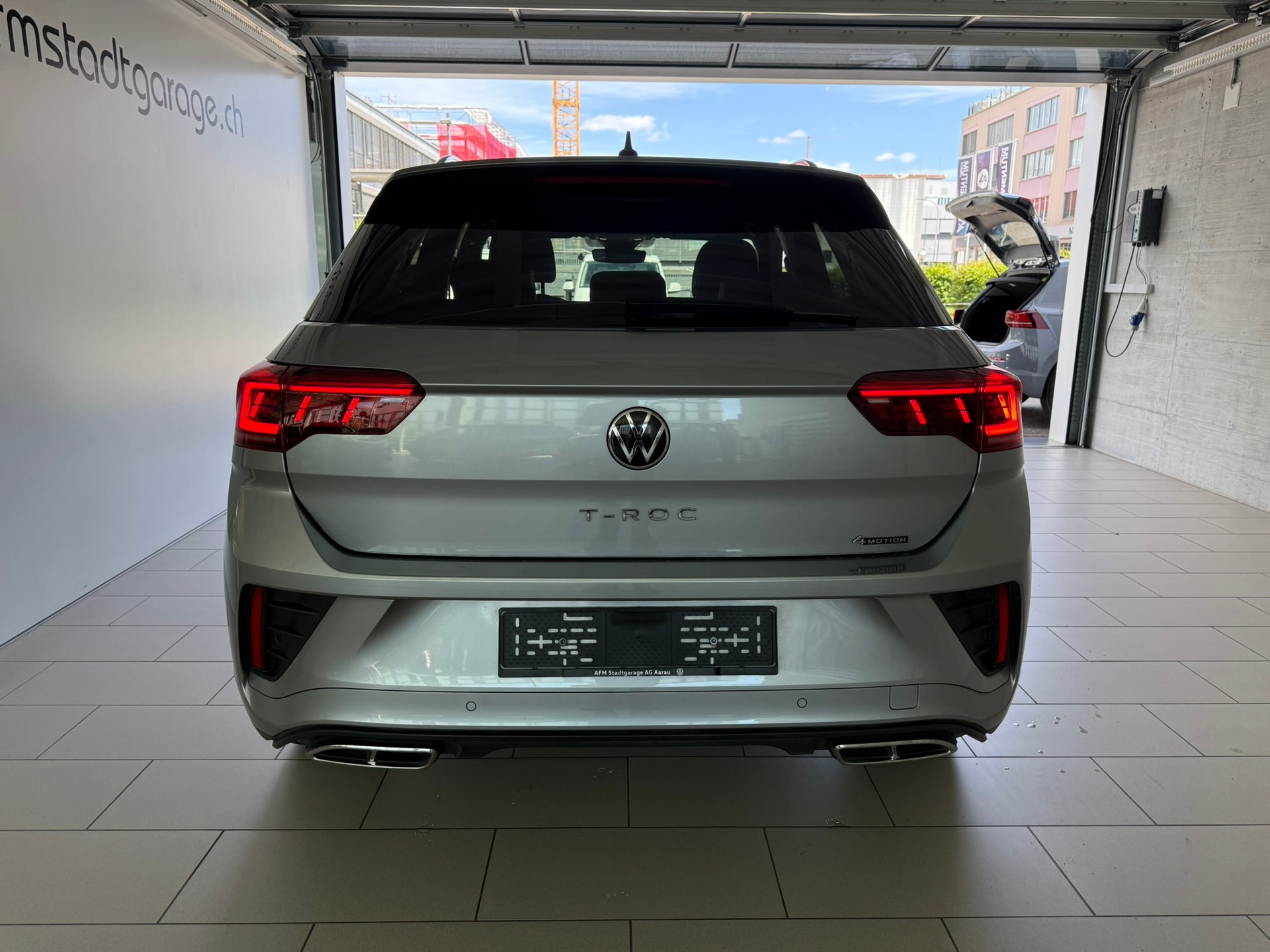 VW T-Roc 2.0 TSI R-Line DSG 4Motion-image-4