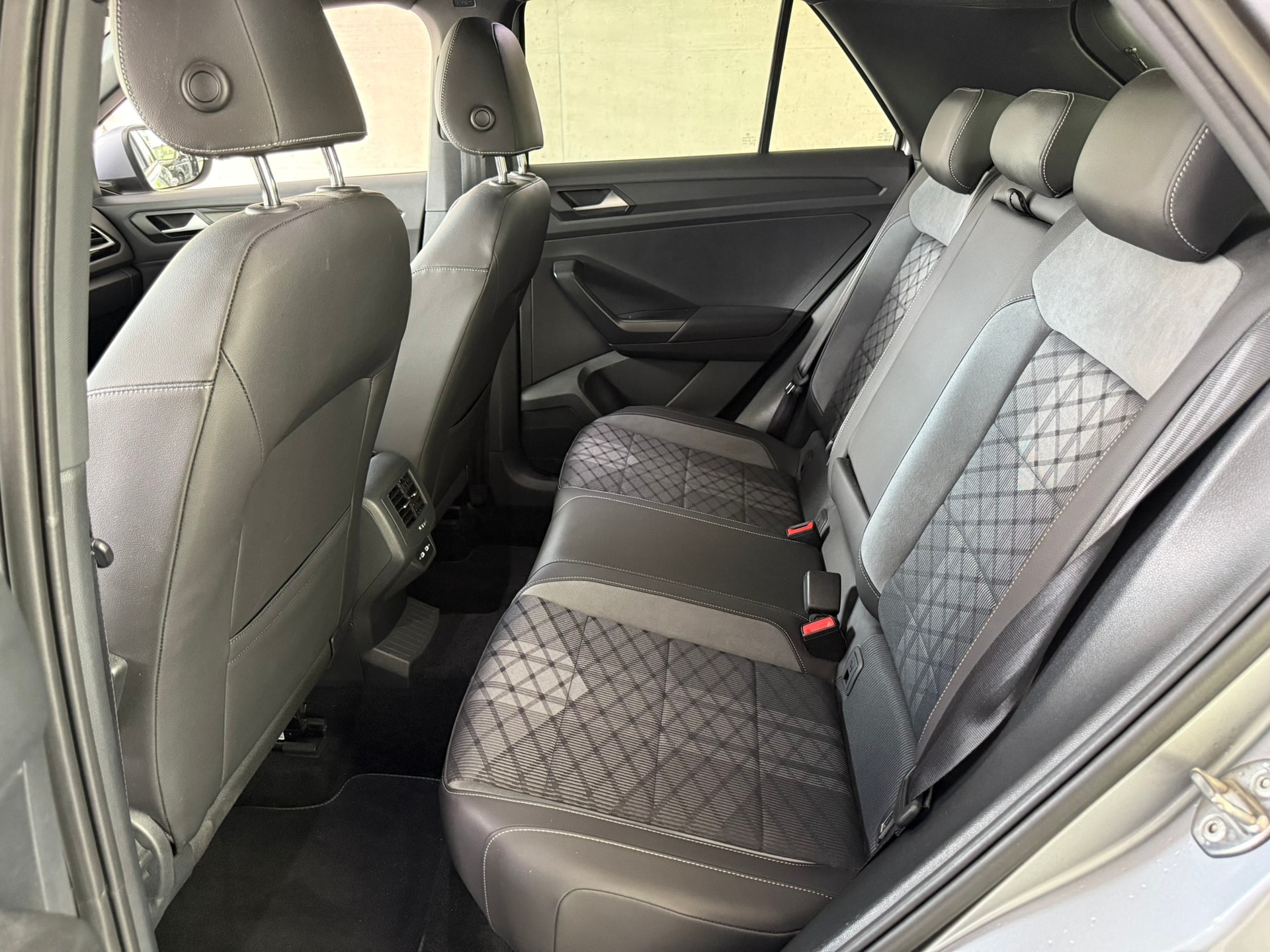 VW T-Roc 2.0 TSI R-Line DSG 4Motion-image-11