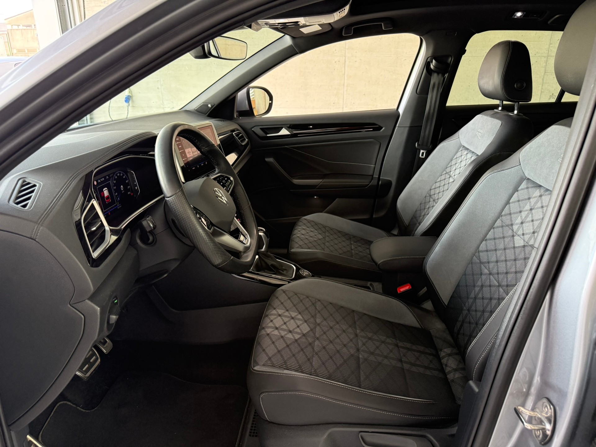 VW T-Roc 2.0 TSI R-Line DSG 4Motion-image-7