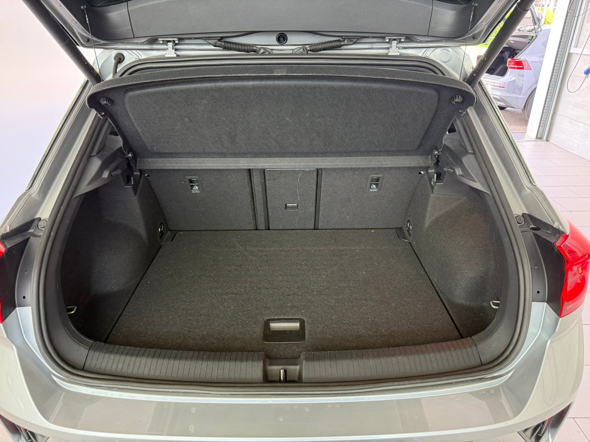 VW T-Roc 2.0 TSI R-Line DSG 4Motion-image-6