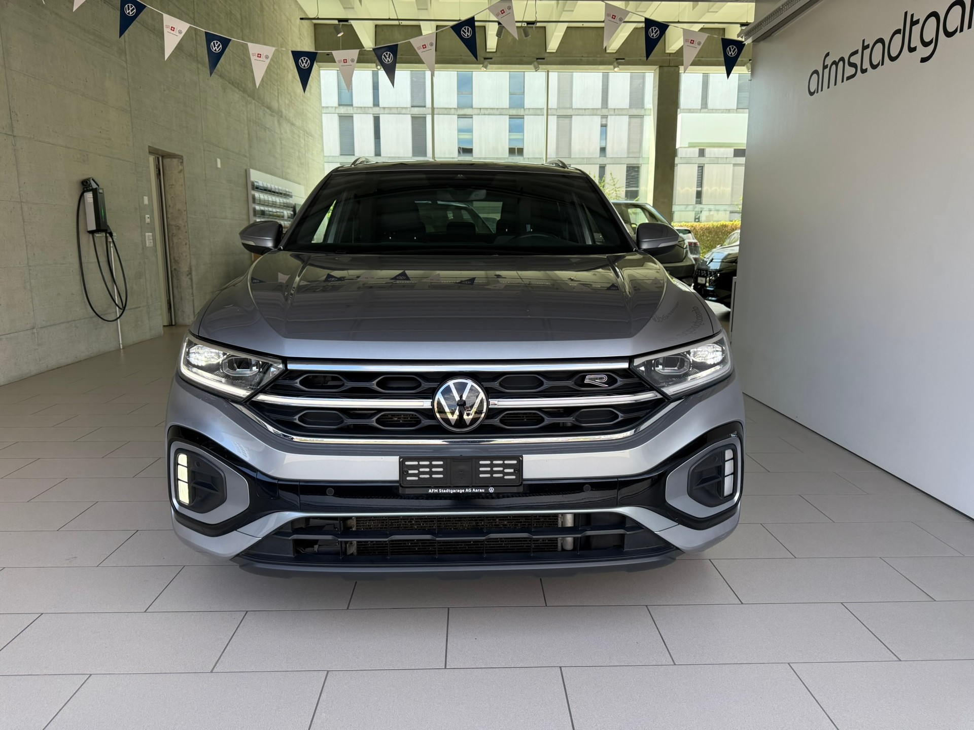 VW T-Roc 2.0 TSI R-Line DSG 4Motion-image-1