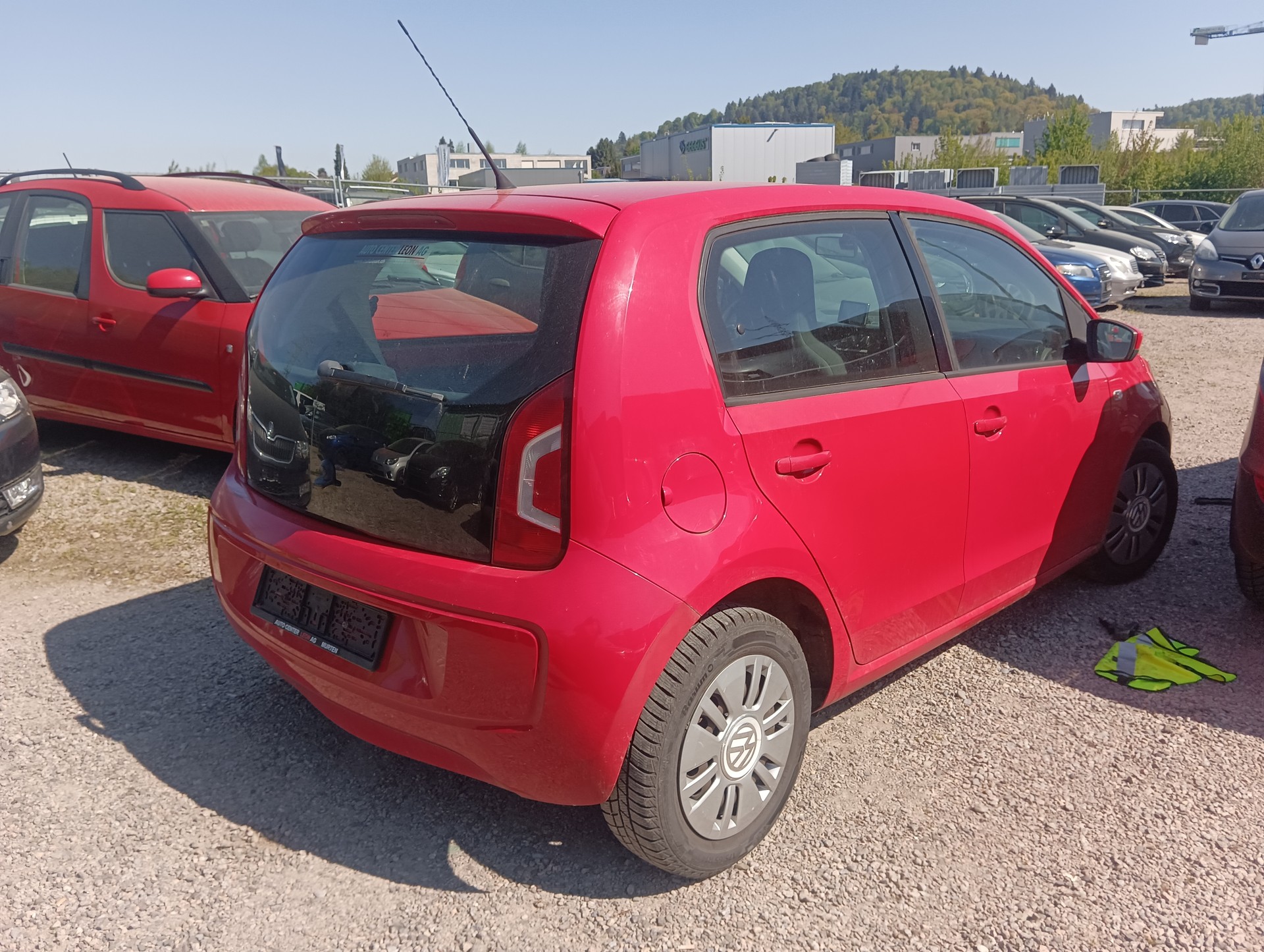 VW Up 1.0 BMT black up Art on Ice-image-2