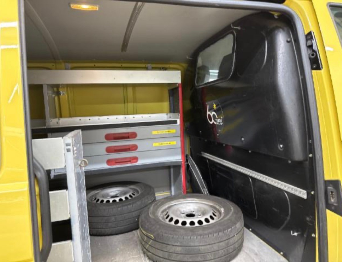 VW T6 2.0 TDI 4Motion Lang Version ( Mit AHK / Regale )-image-13