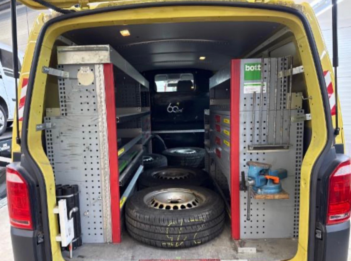 VW T6 2.0 TDI 4Motion Lang Version ( Mit AHK / Regale )-image-12