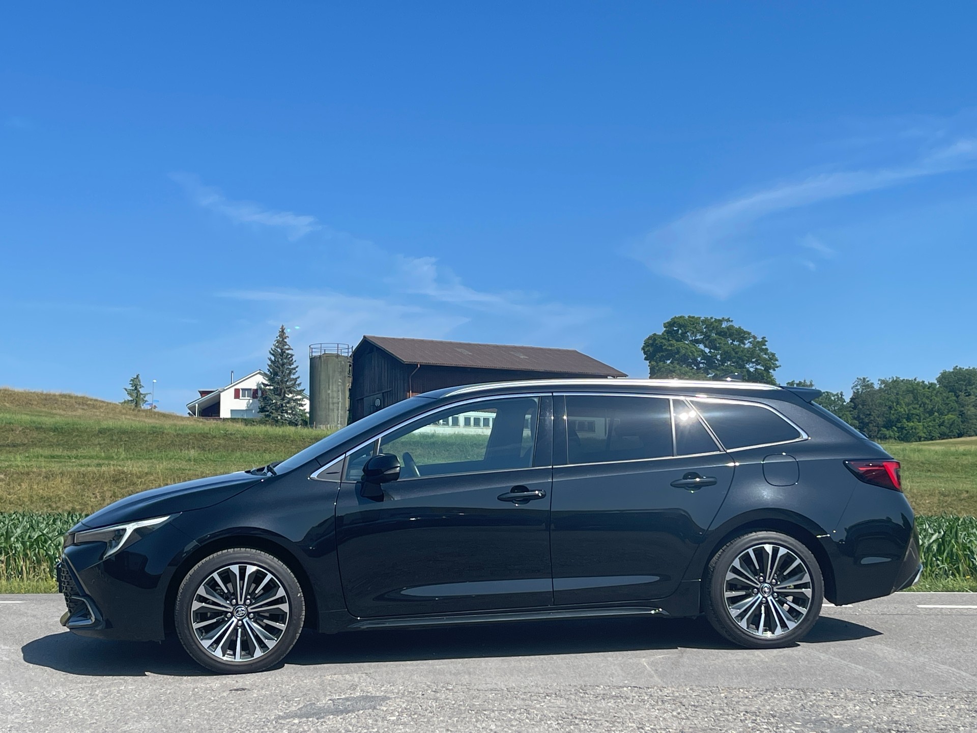 TOYOTA Corolla Touring Sports 2.0 HSD Trend e-CVT-image-1