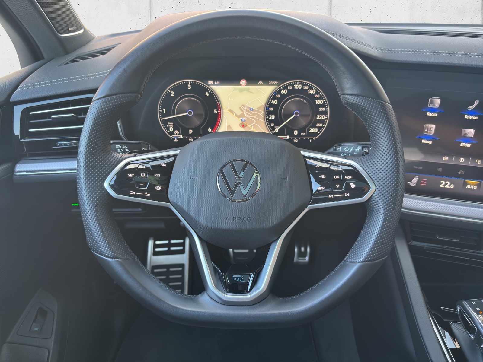 VW Touareg 3.0 TDI R Line Tiptronic mit AHK & Panorama-Ausstell-/Schiebedach-image-13