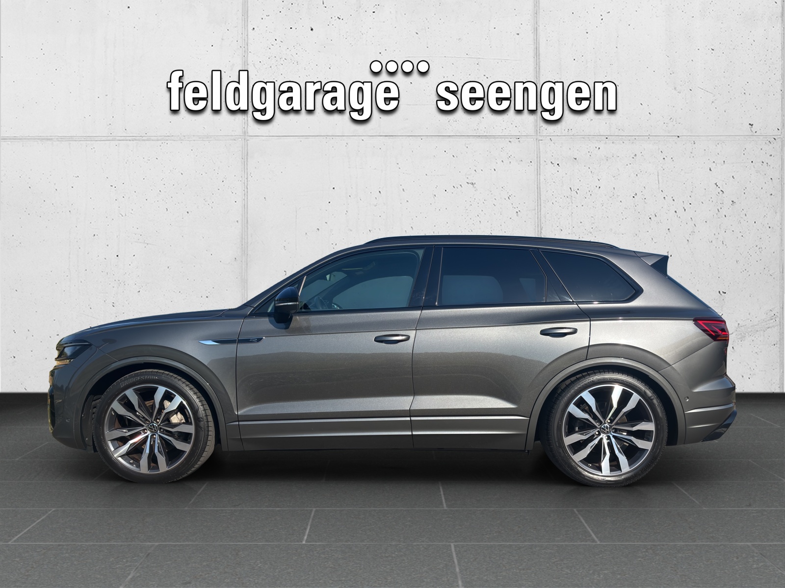 VW Touareg 3.0 TDI R Line Tiptronic mit AHK & Panorama-Ausstell-/Schiebedach-image-1