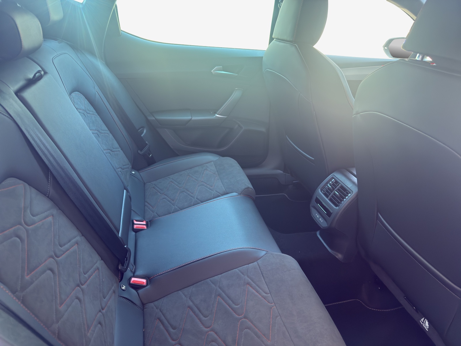 SEAT Leon 1.5 eTSI mHEV DSG FR-image-10