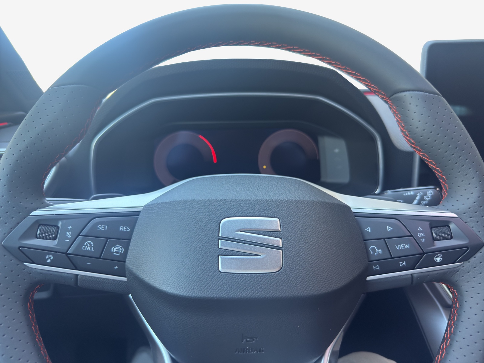 SEAT Leon 1.5 eTSI mHEV DSG FR-image-14