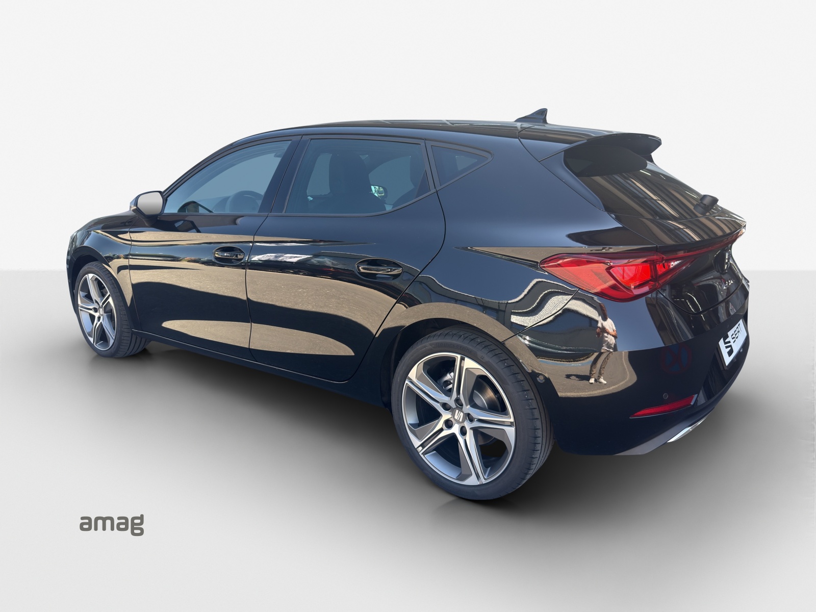 SEAT Leon 1.5 eTSI mHEV DSG FR-image-2