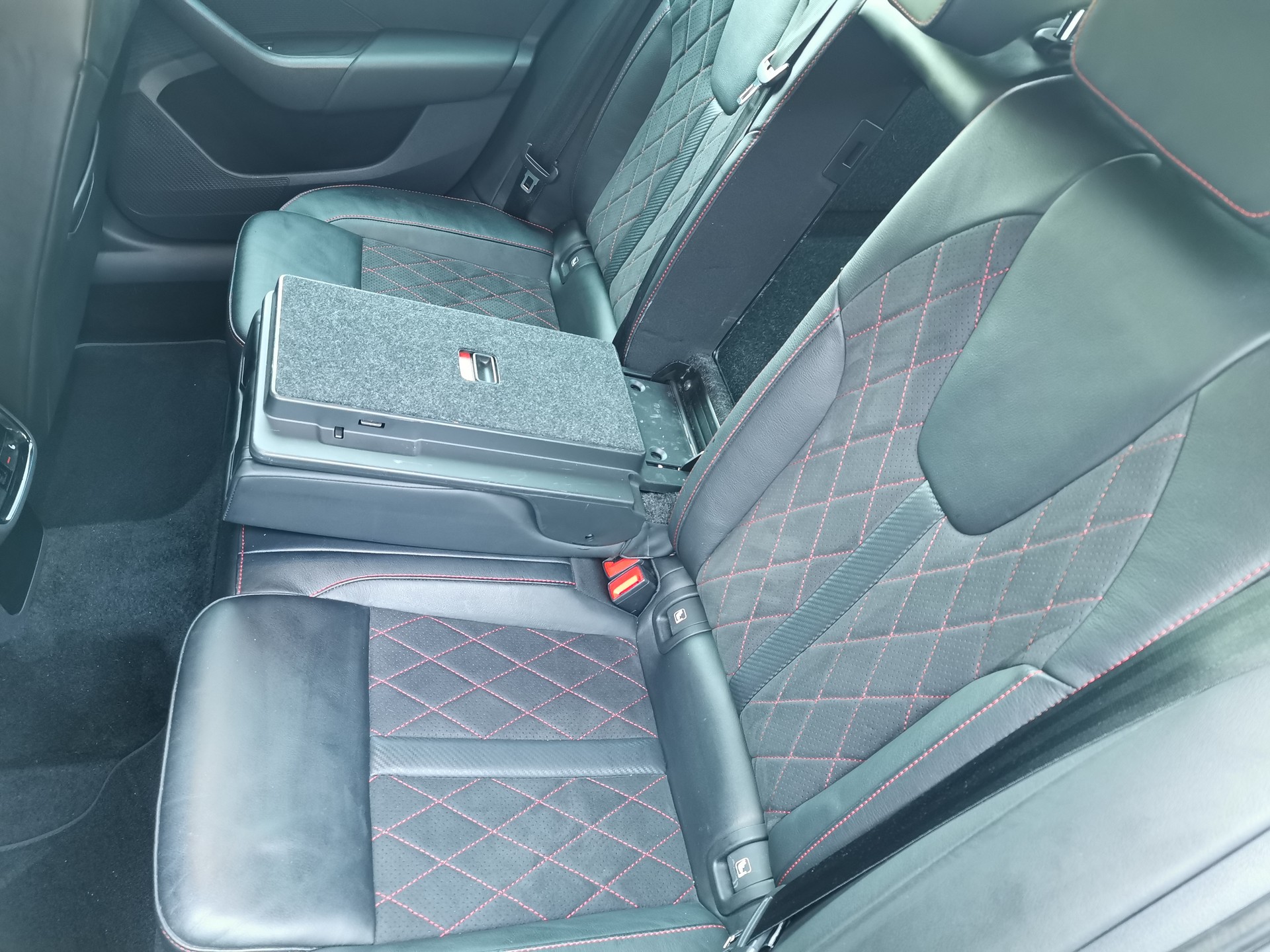 SKODA Octavia Combi 2.0 TDI DSG RS 4x4-image-7