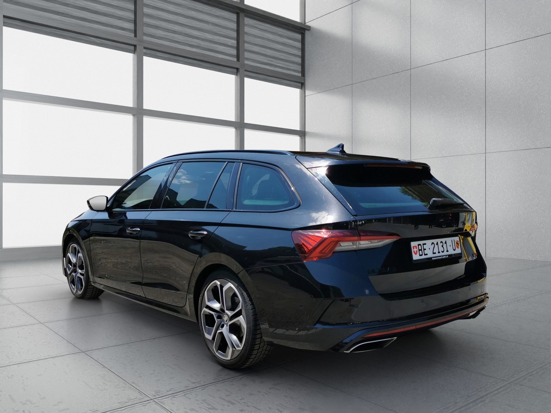 SKODA Octavia Combi 2.0 TDI DSG RS 4x4-image-2