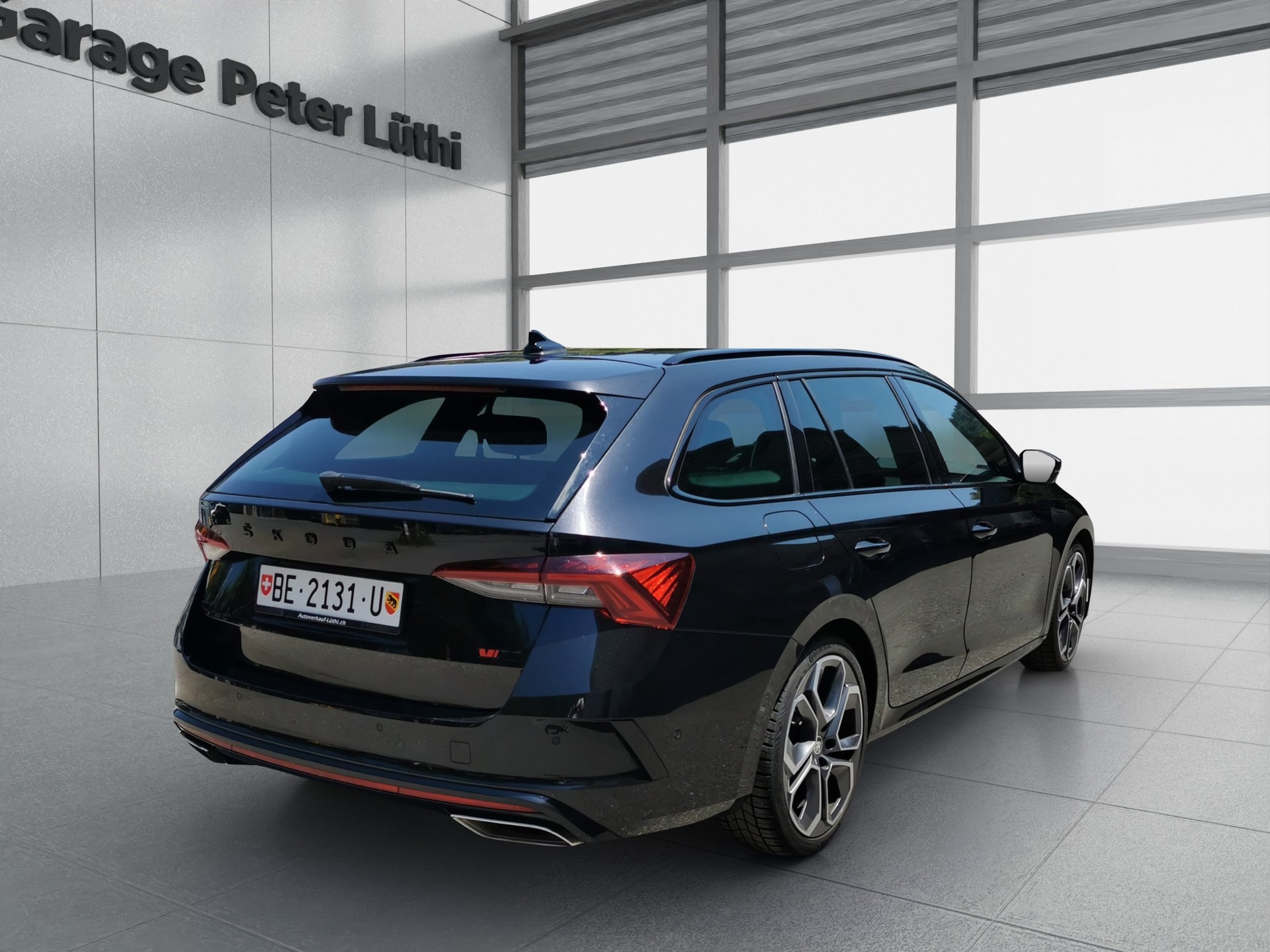SKODA Octavia Combi 2.0 TDI DSG RS 4x4-image-1