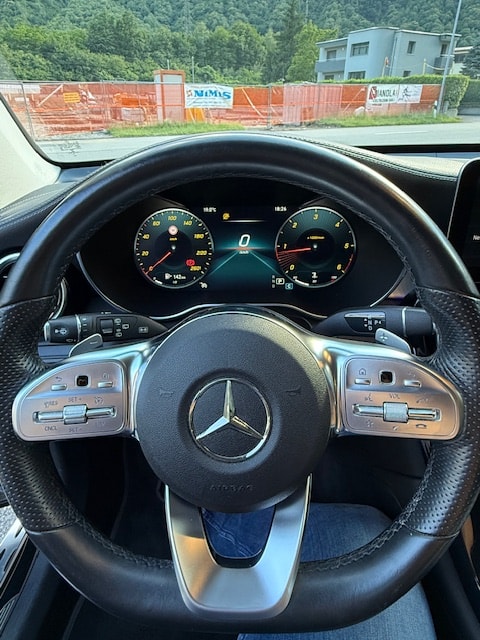 MERCEDES-BENZ GLC 220 d AMG Line 4Matic 9G-Tronic-image-9