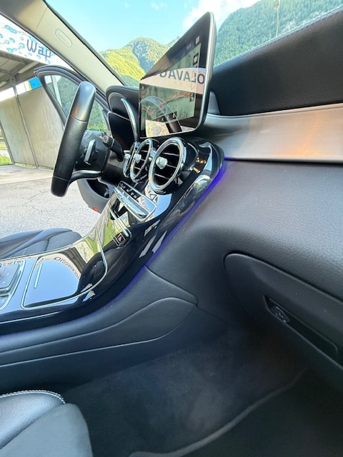 MERCEDES-BENZ GLC 220 d AMG Line 4Matic 9G-Tronic-image-11