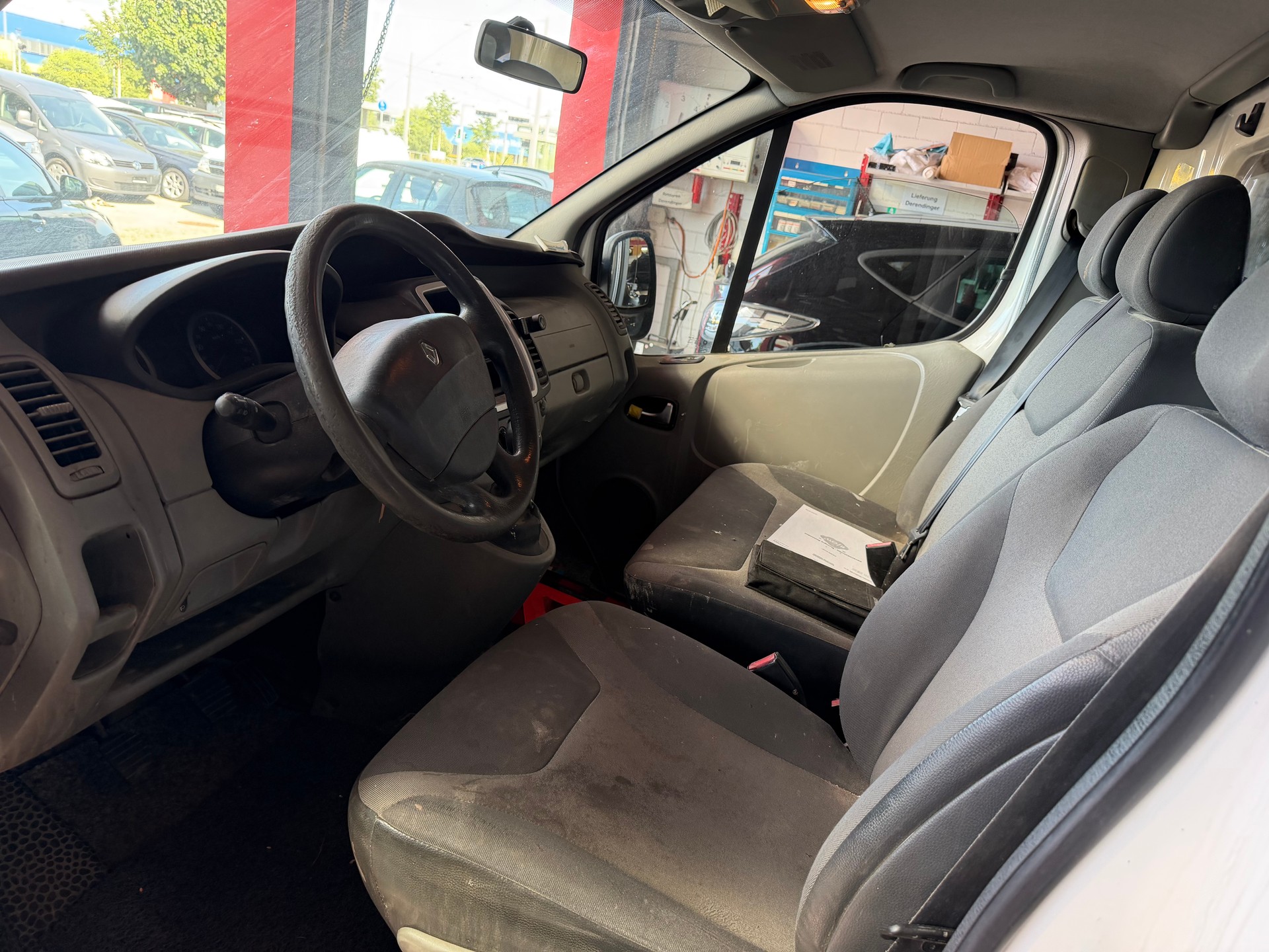 RENAULT Trafic 2.0 dCi 115 2.9t L1H1-image-5