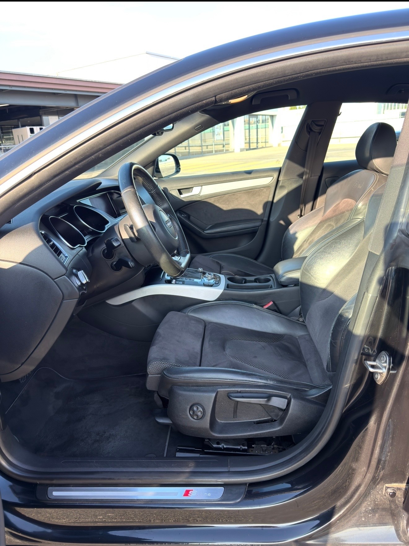 AUDI A5 2.0 TFSI quattro S-Tronic-image-5