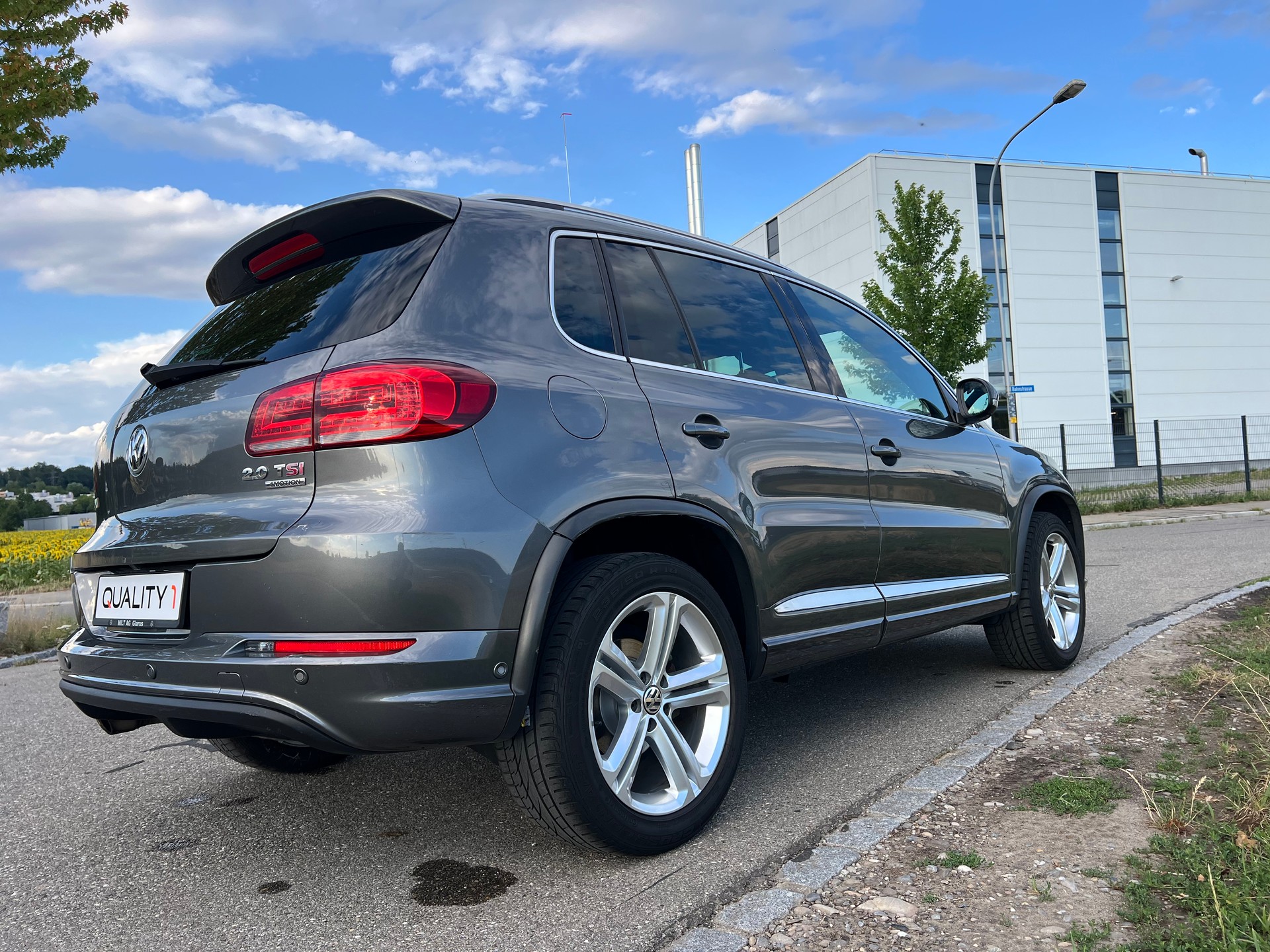 VW Tiguan 2.0 TSI Cup R-Line 4Motion DSG* 211 PS-image-15