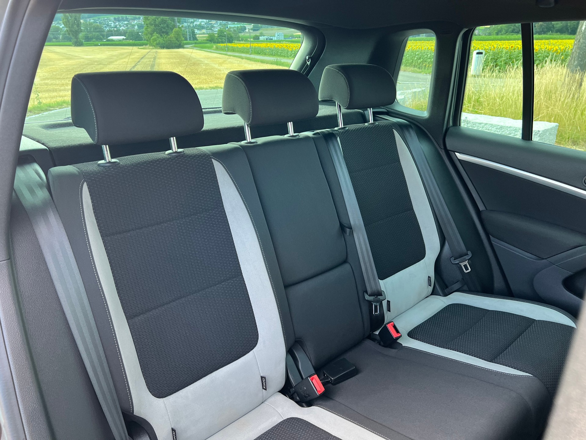 VW Tiguan 2.0 TSI Cup R-Line 4Motion DSG* 211 PS-image-28