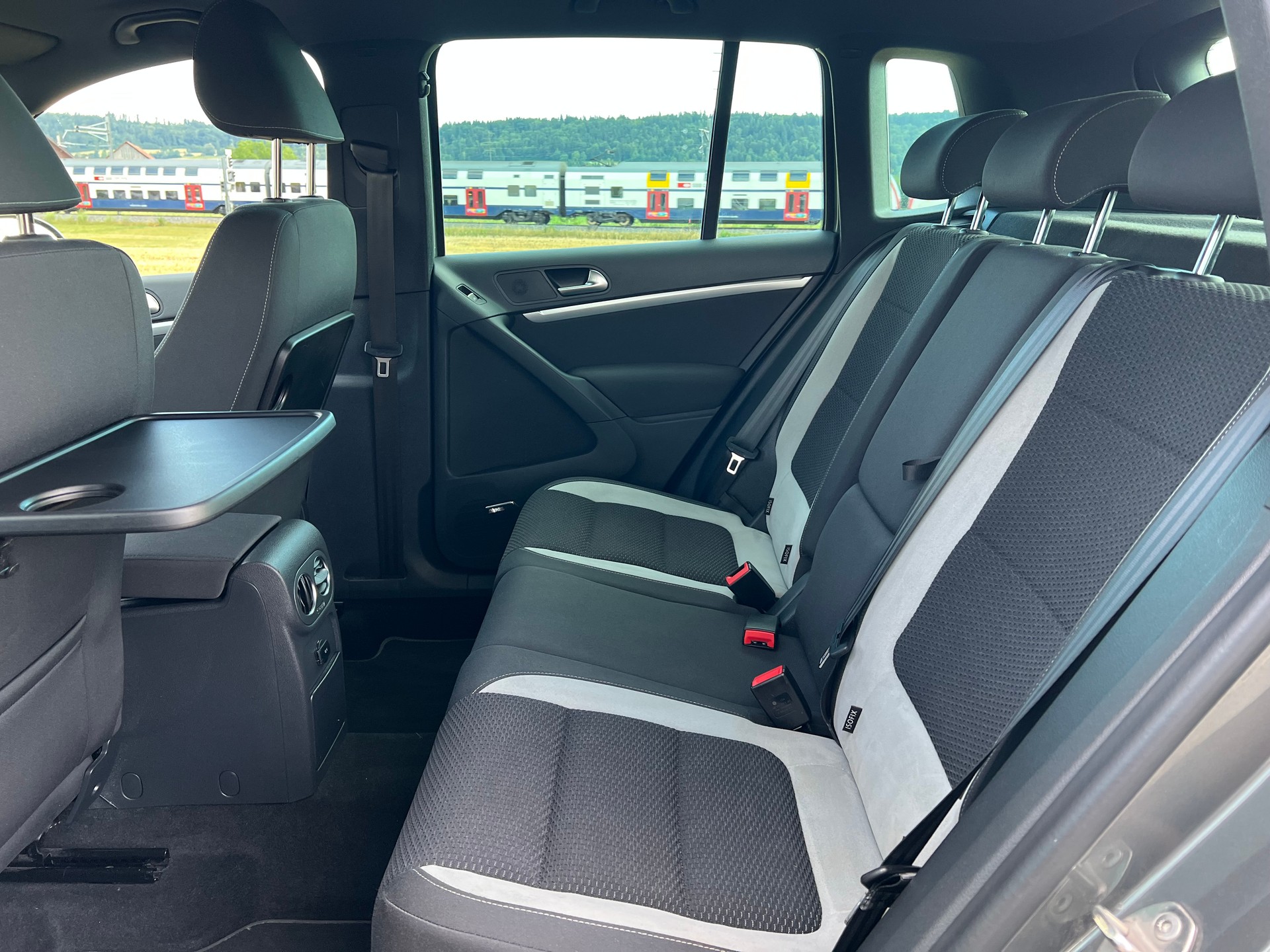 VW Tiguan 2.0 TSI Cup R-Line 4Motion DSG* 211 PS-image-27