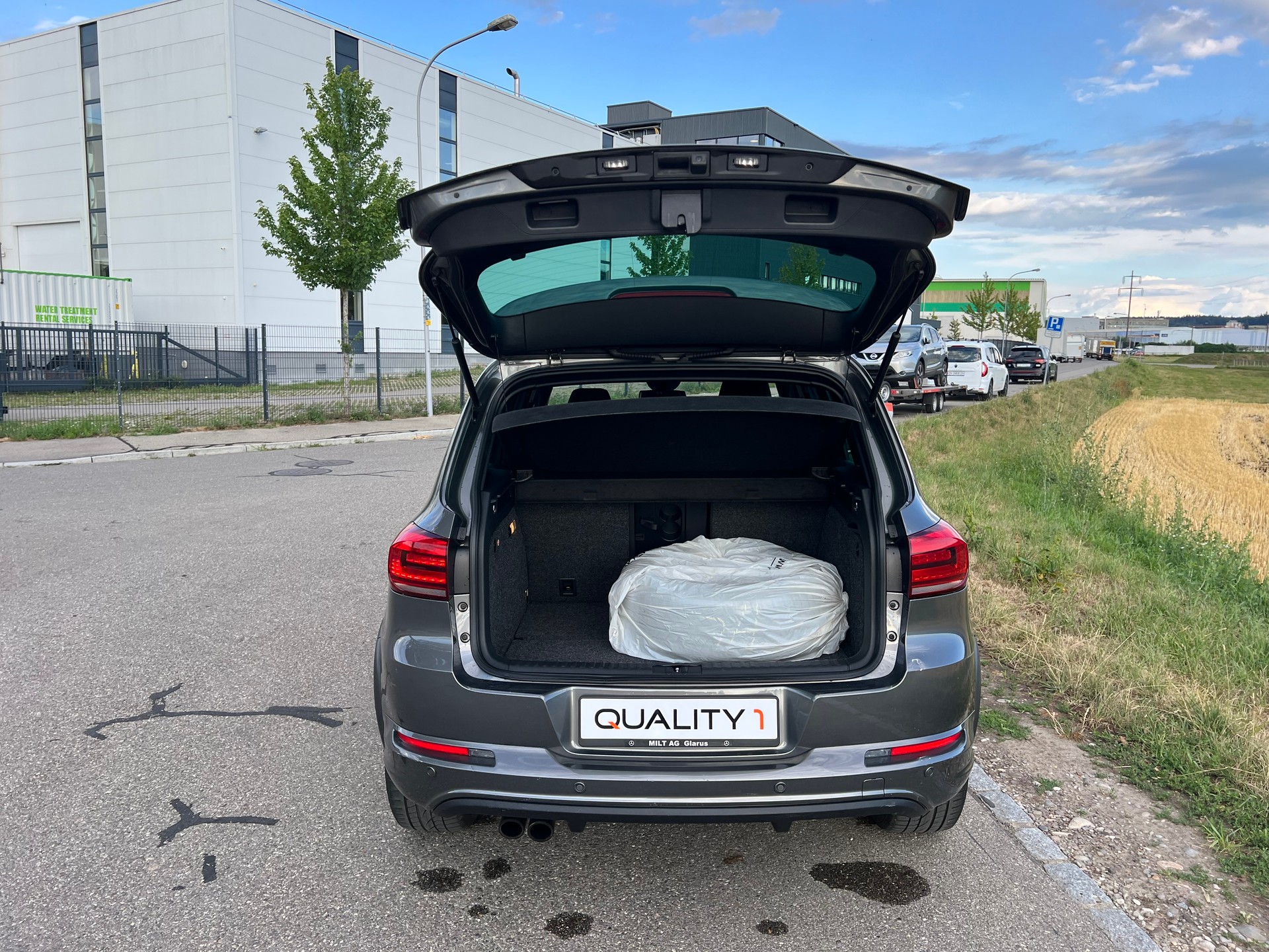 VW Tiguan 2.0 TSI Cup R-Line 4Motion DSG* 211 PS-image-17
