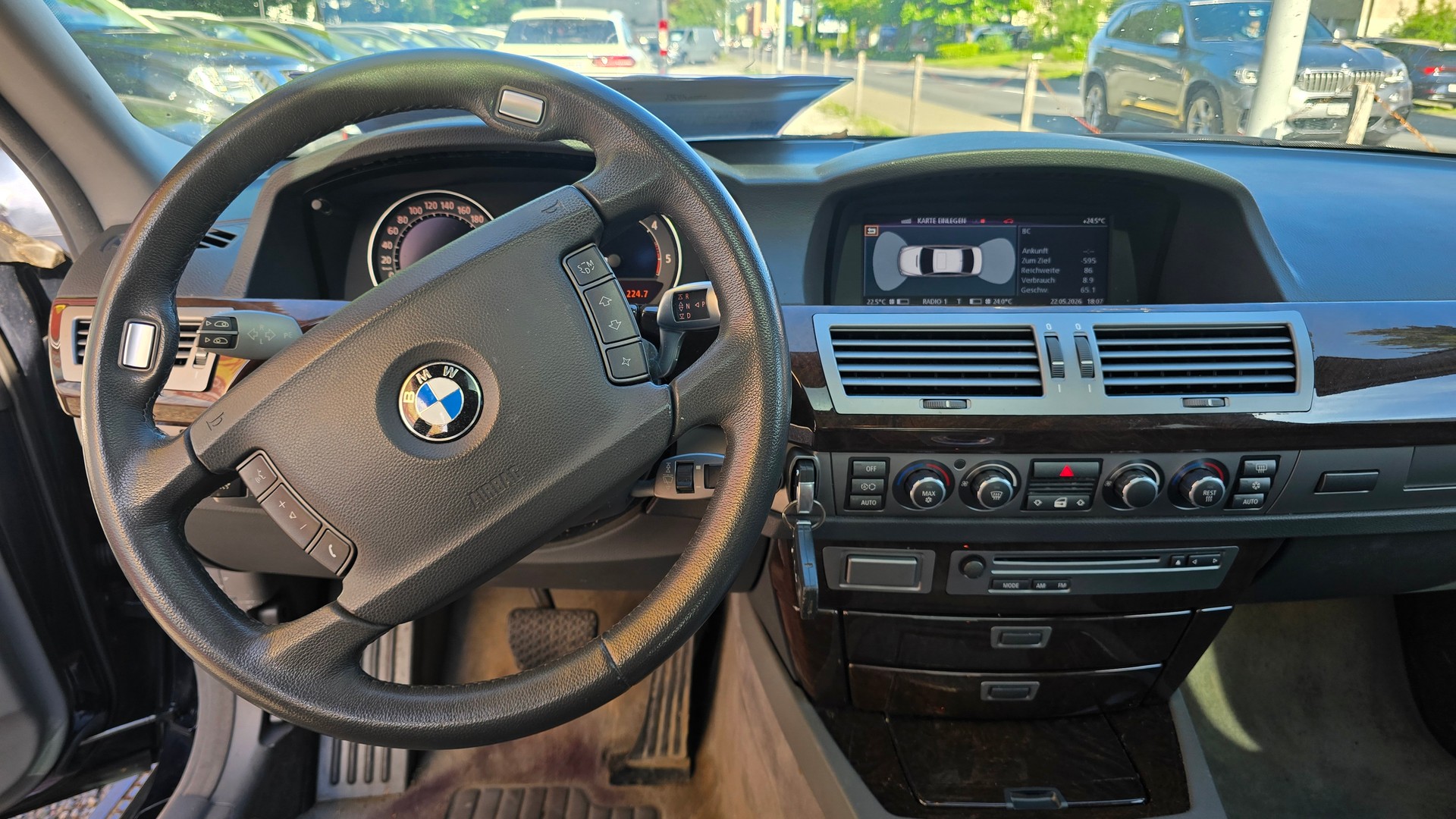 BMW 745d-image-12