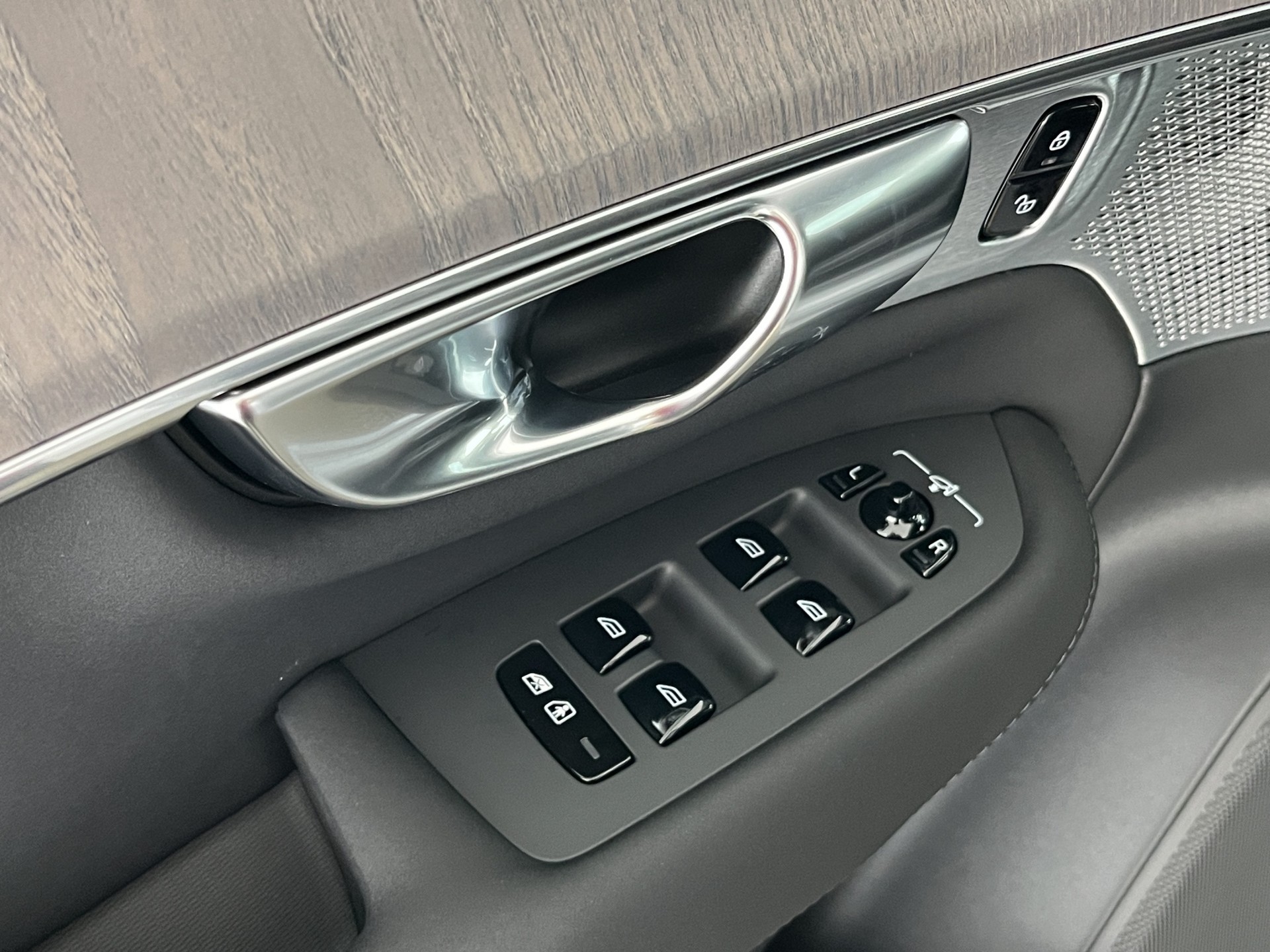 VOLVO XC90 2.0 T8 TE Ultra Dark eAWD-image-10