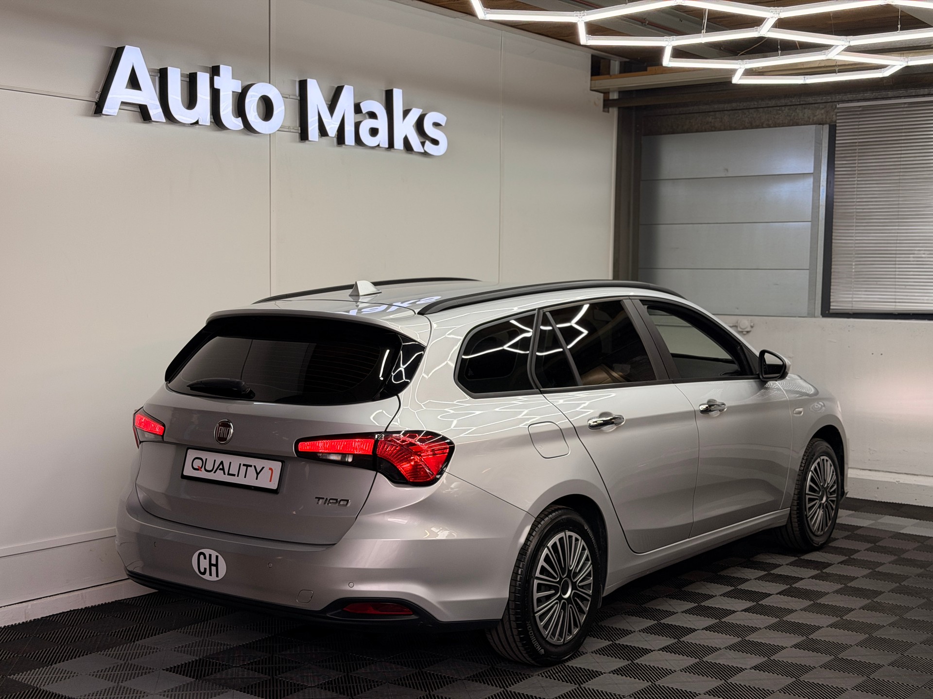 FIAT Tipo 1.6MJ Station Wagon Lounge DCT-image-1