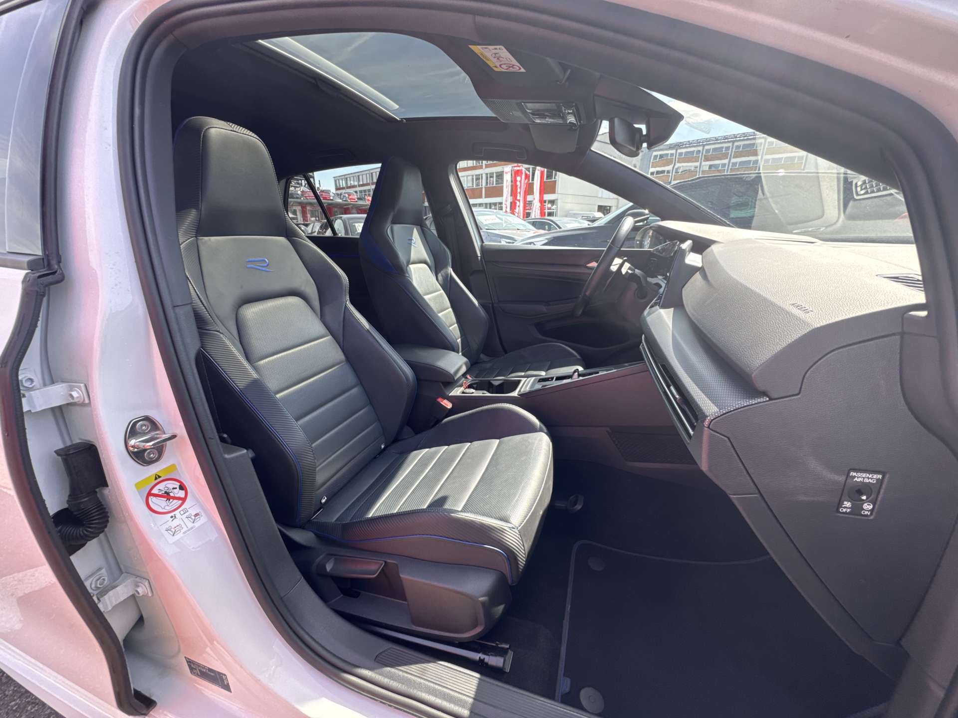 VW Golf 2.0 TSi R 320PS 4Motion DSG-Automat-image-12